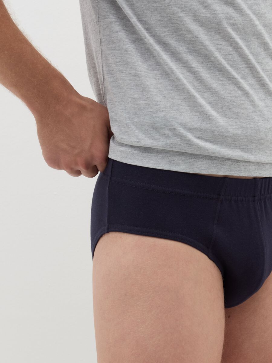 Three-pack briefs in stretch organic cotton_3