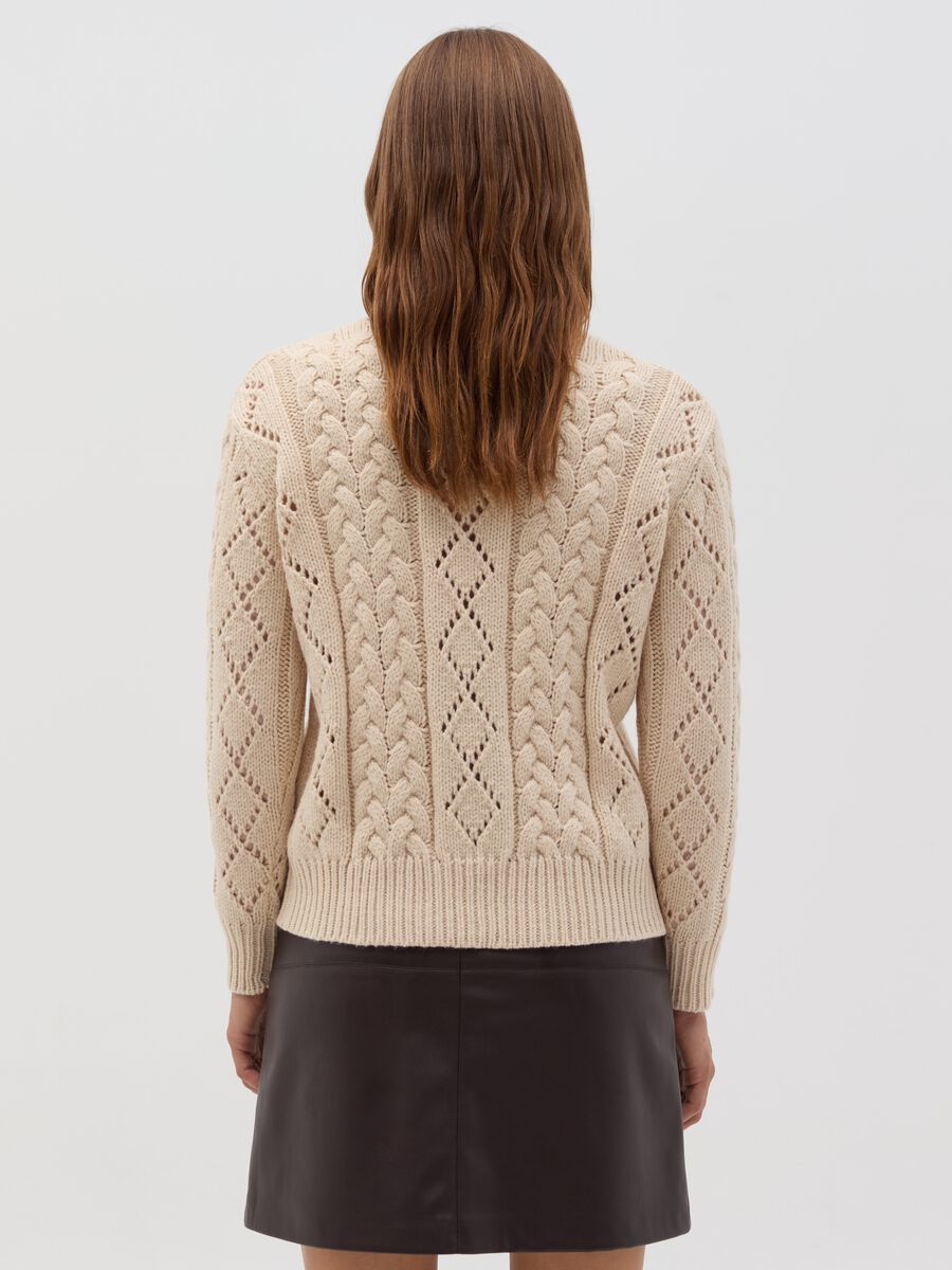 Cable-knit pullover with diamond motif_3