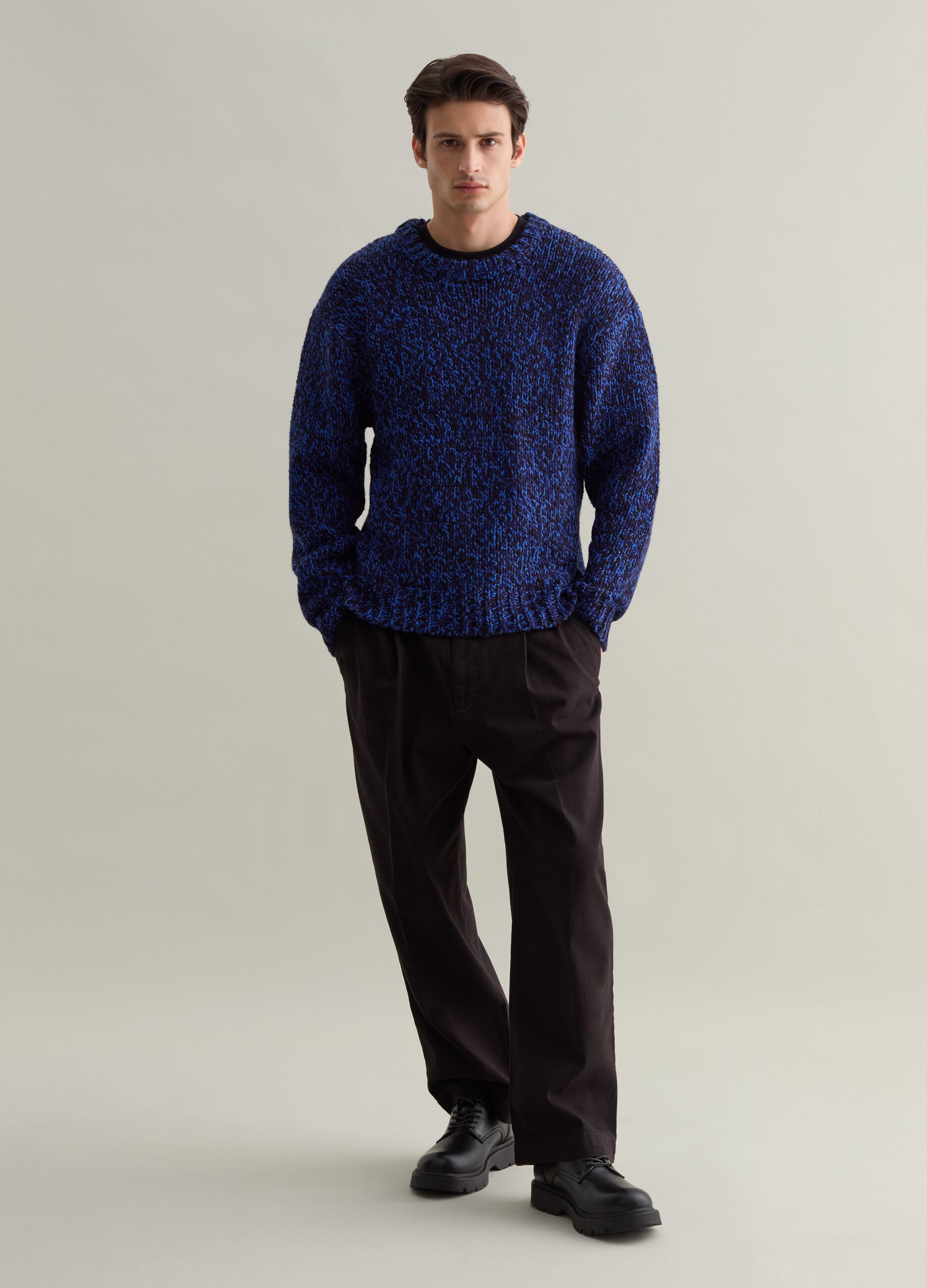 Pullover with two-tone twist effect design