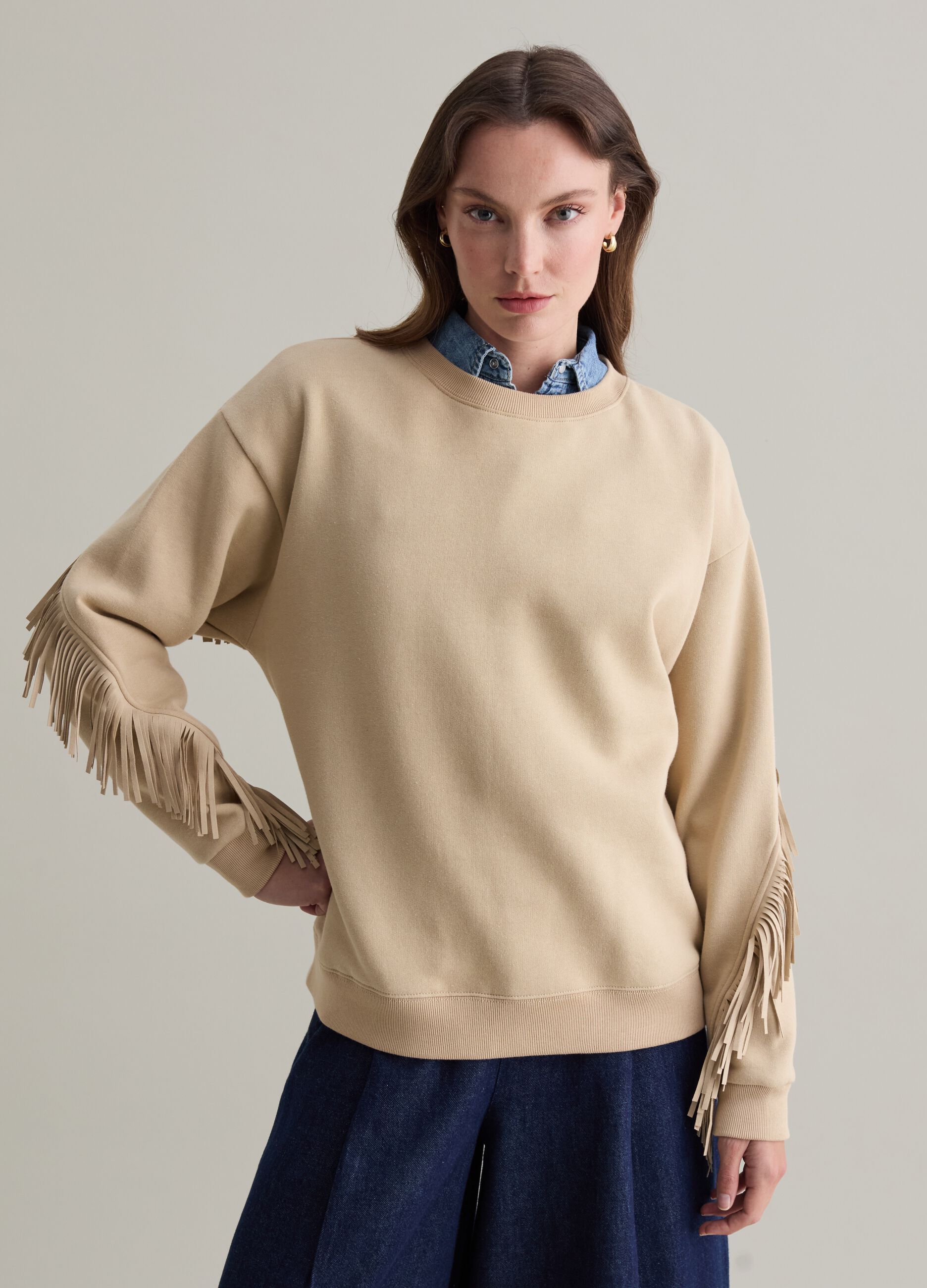 Oversized sweatshirt with fringing