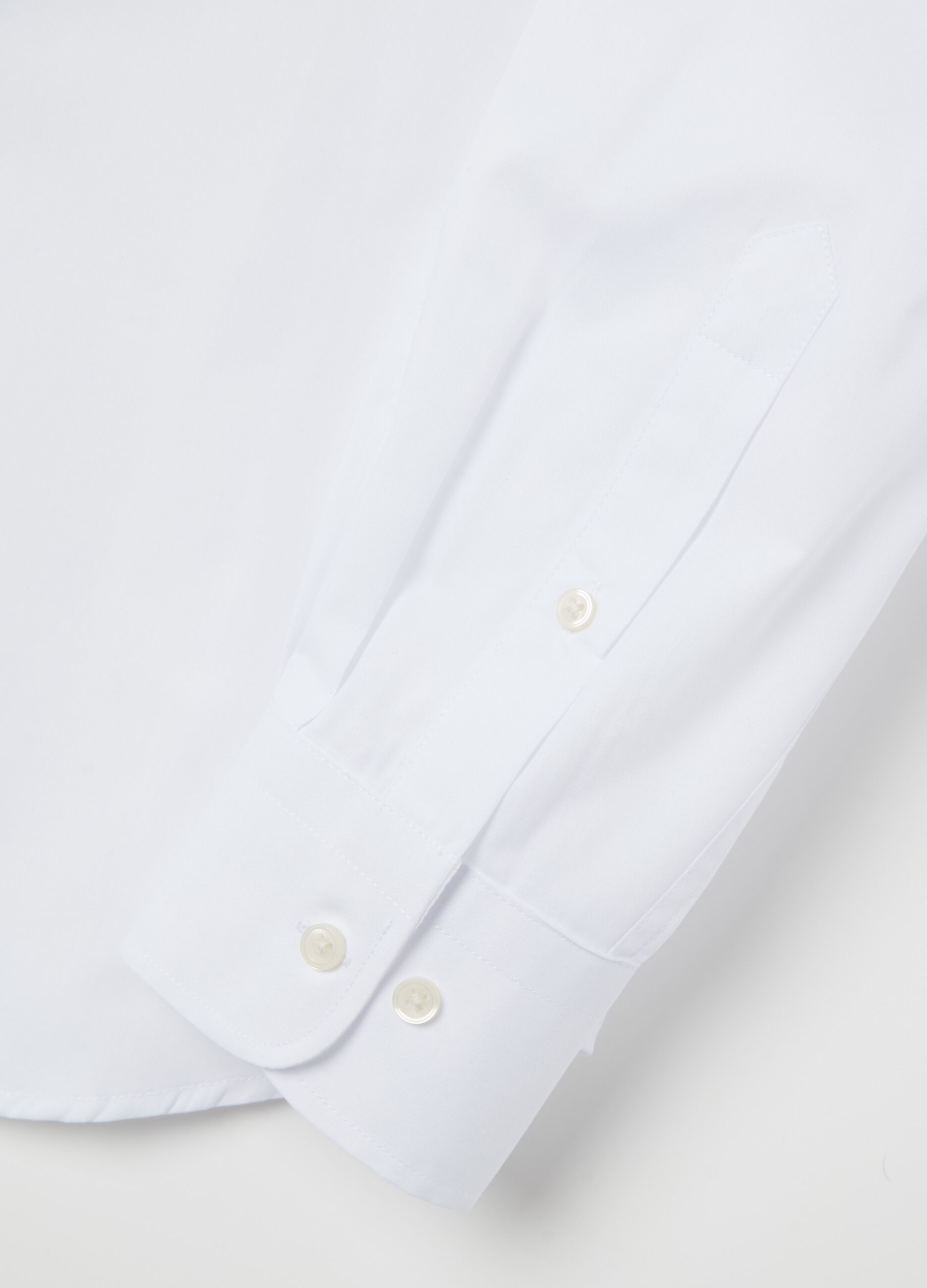 Slim-fit shirt with button-down collar