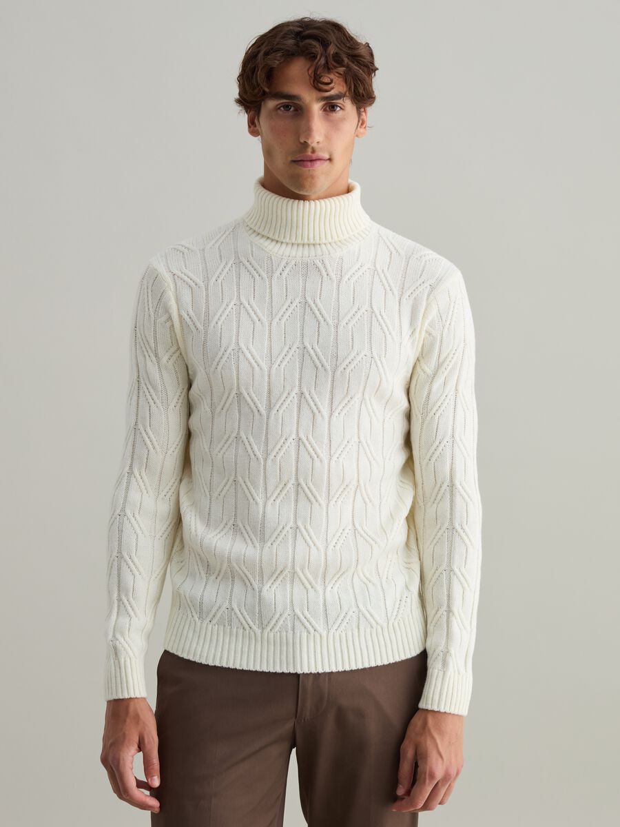 Contemporary cable-knit turtleneck_0