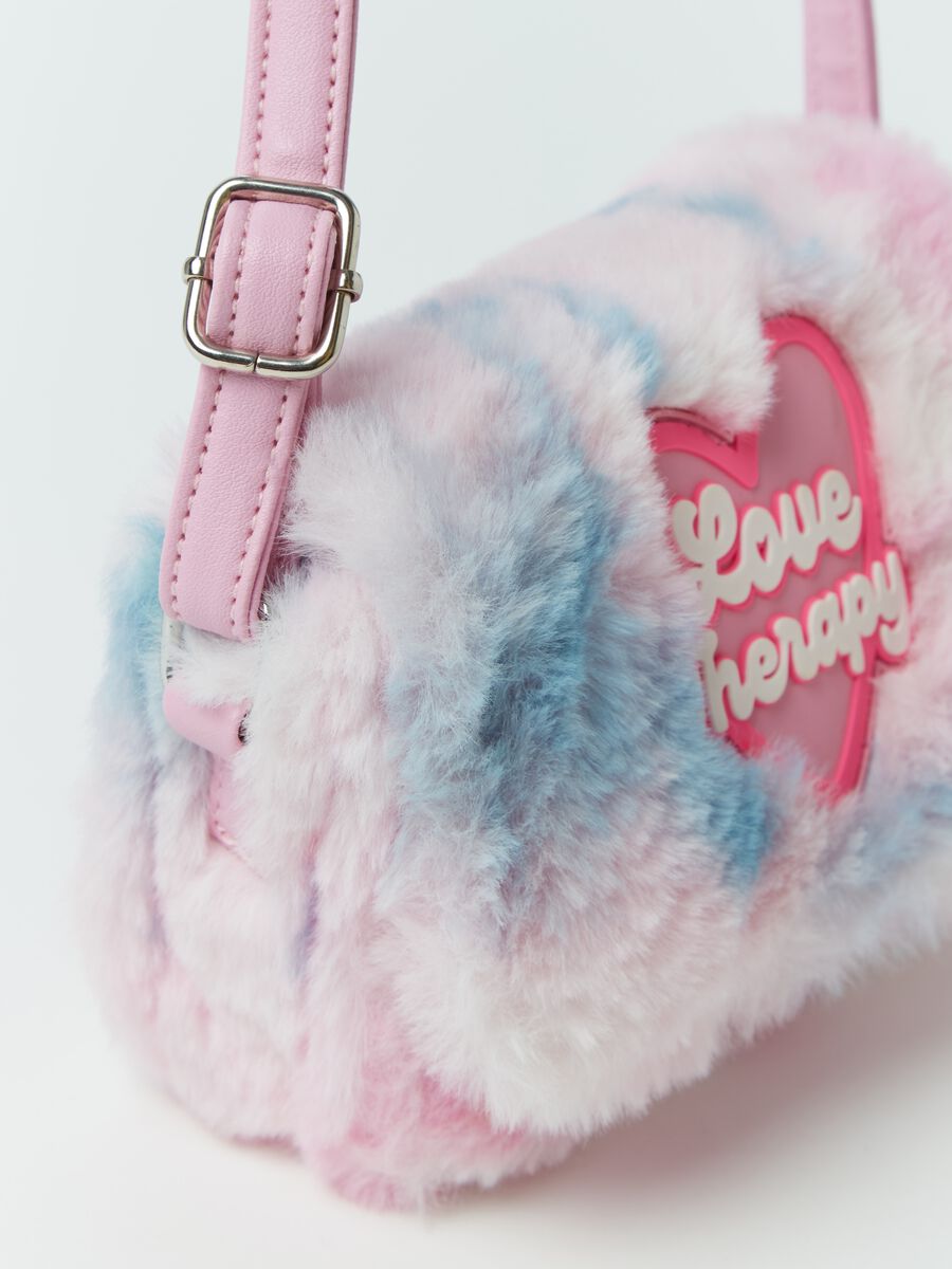 Bag in faux fur with logo patch_2