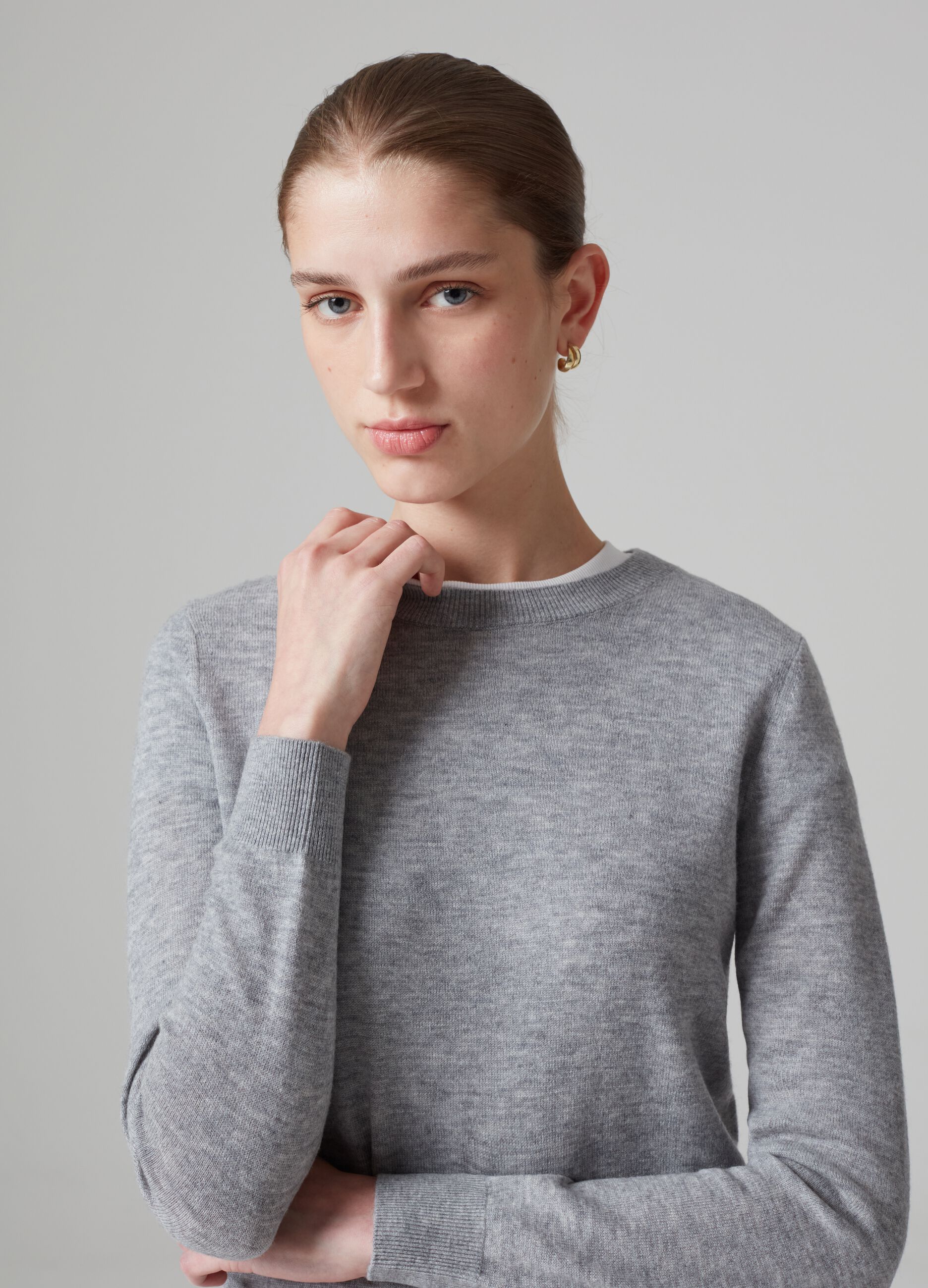 Wool top with round neck