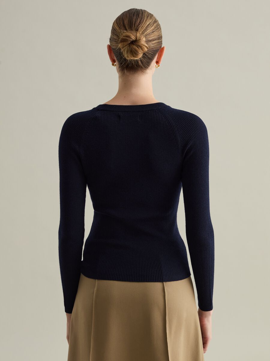 Contemporary ribbed top with raglan sleeves_2