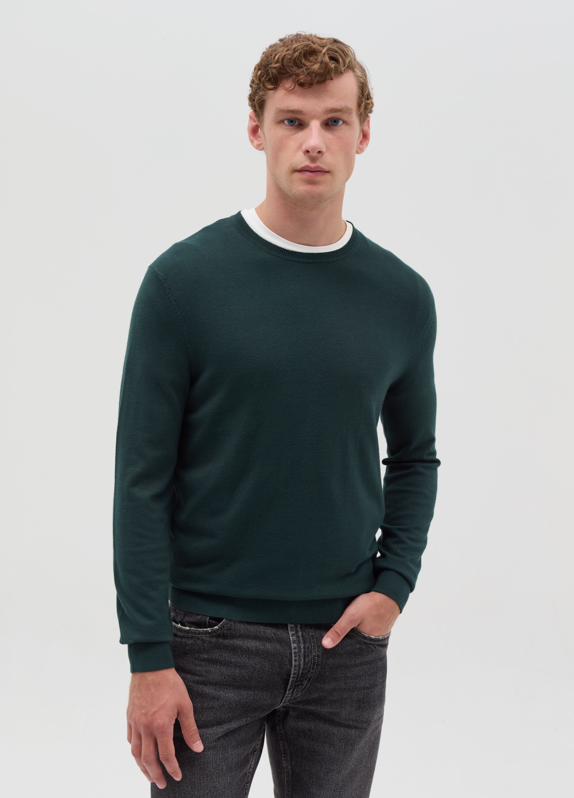 Round neck pullover