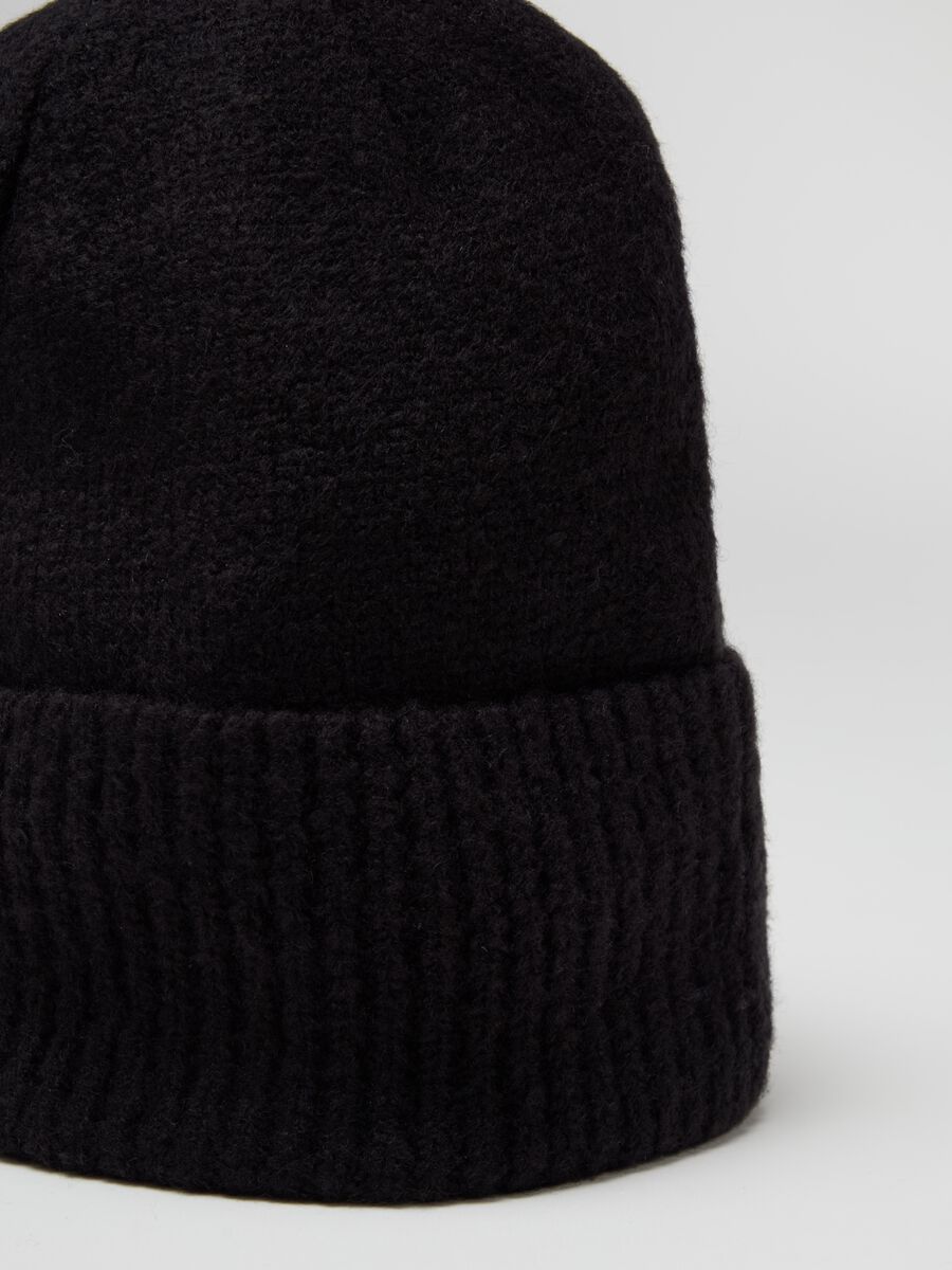 Knitted hat with ribbed fold_2