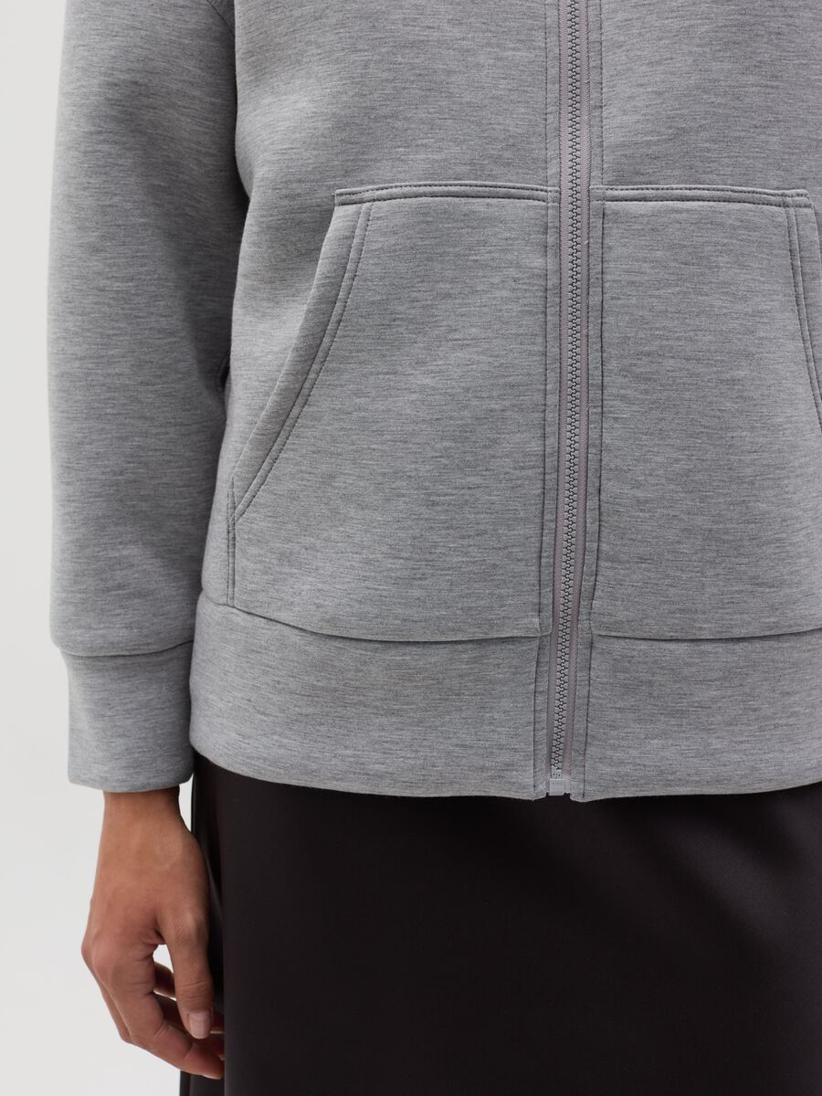 Essential sweatshirt with hood and zip_2