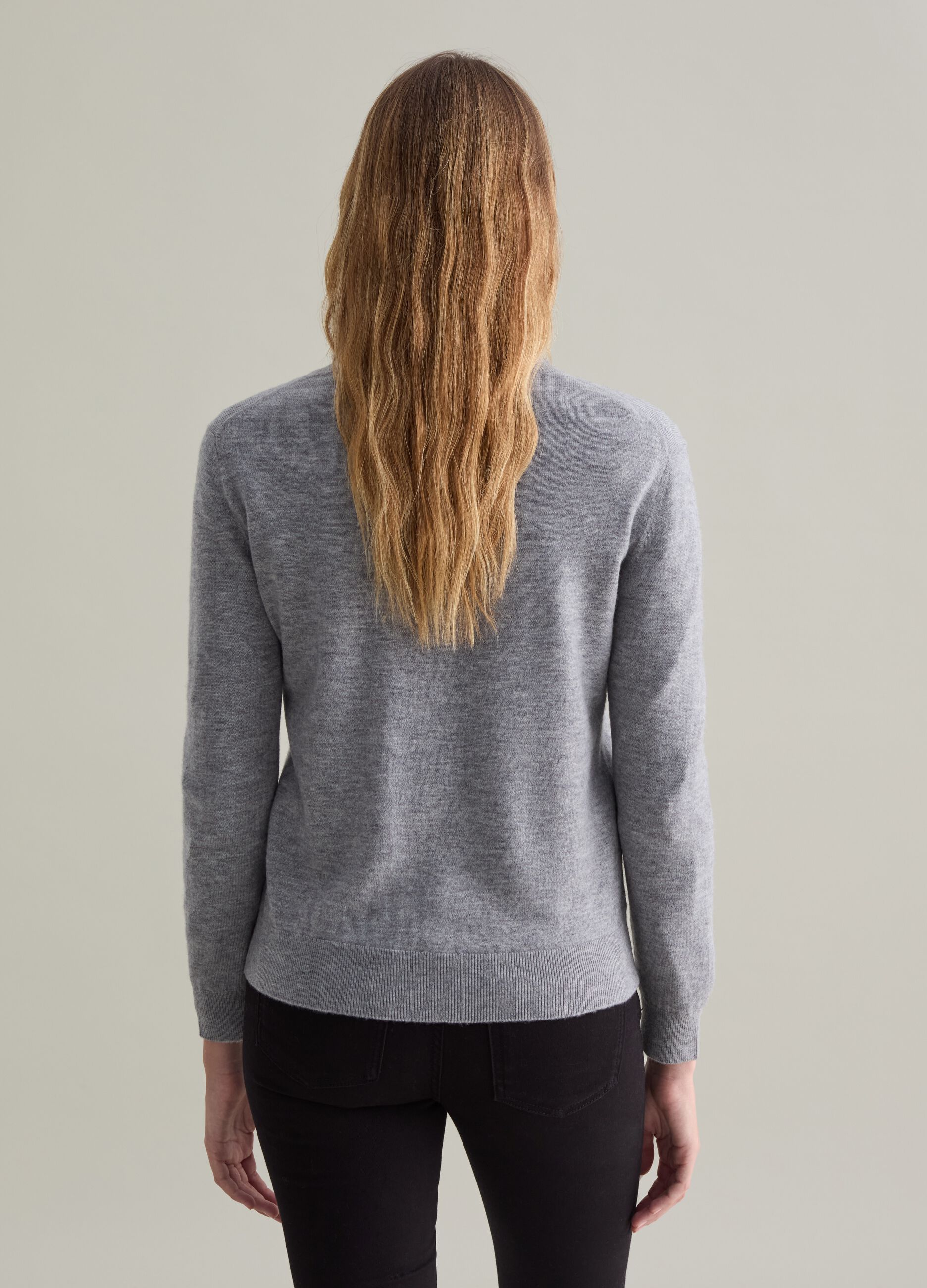 V-neck pullover in wool