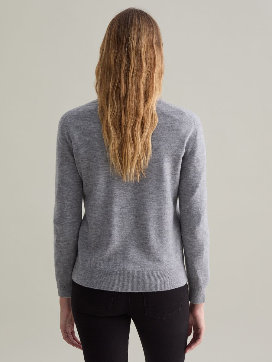 V-neck pullover in wool_2