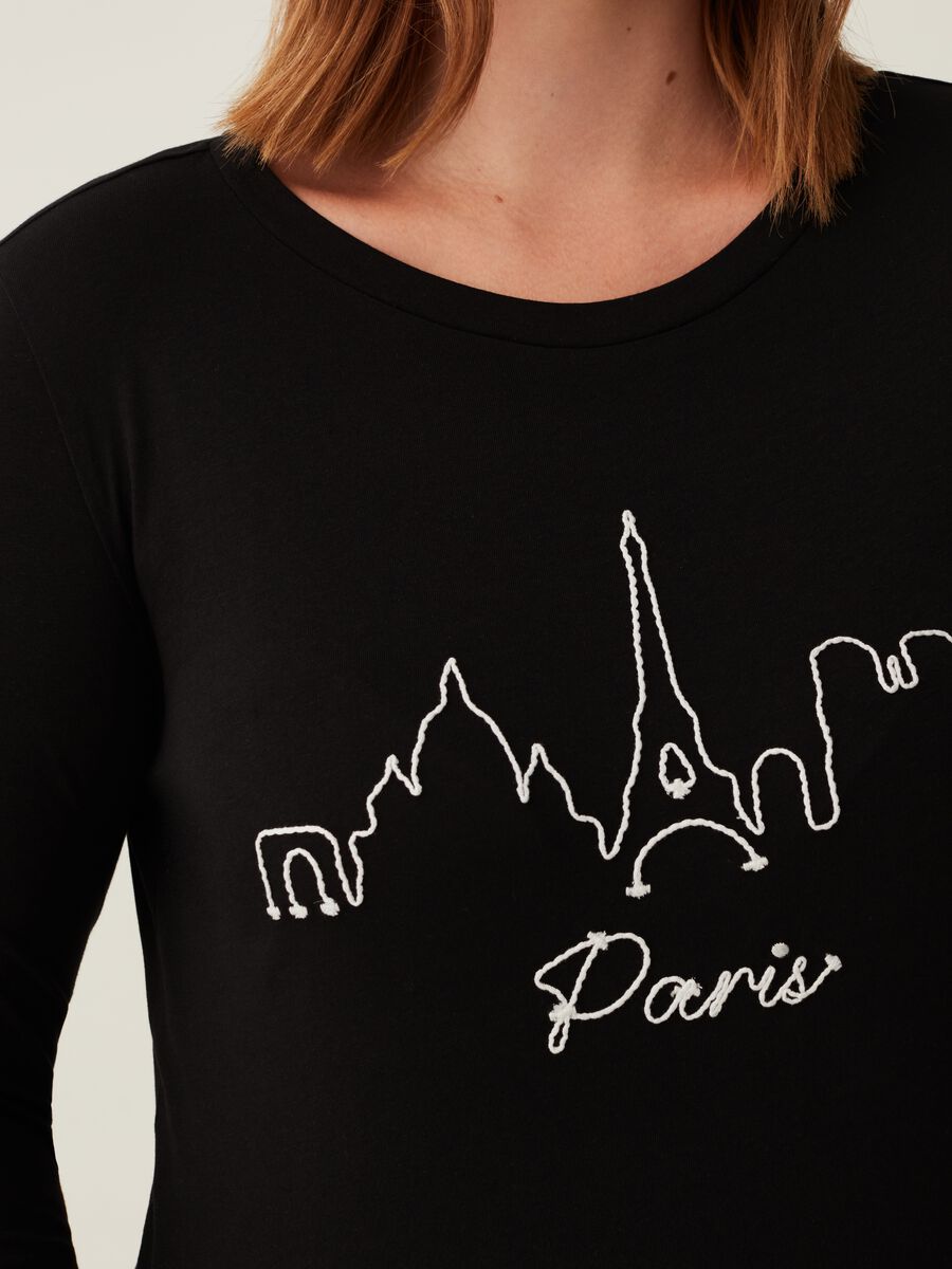 Curvy T-shirt with embroidered skyline_3