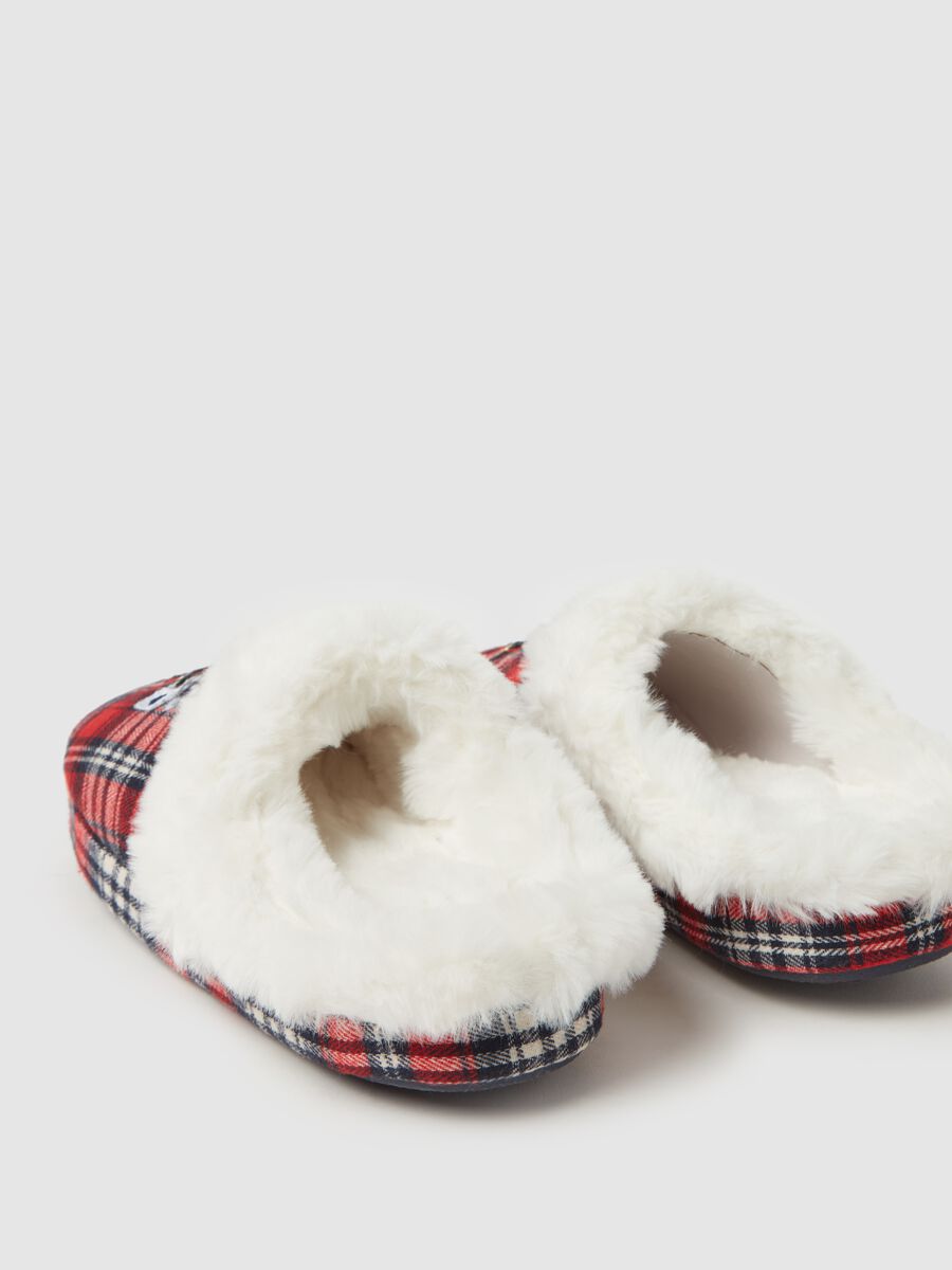 Check slippers with Christmas penguin_1