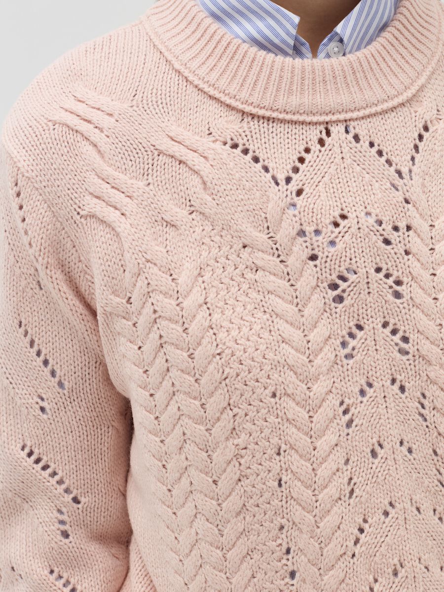 Cropped pointelle pullover with cable-knit design_3