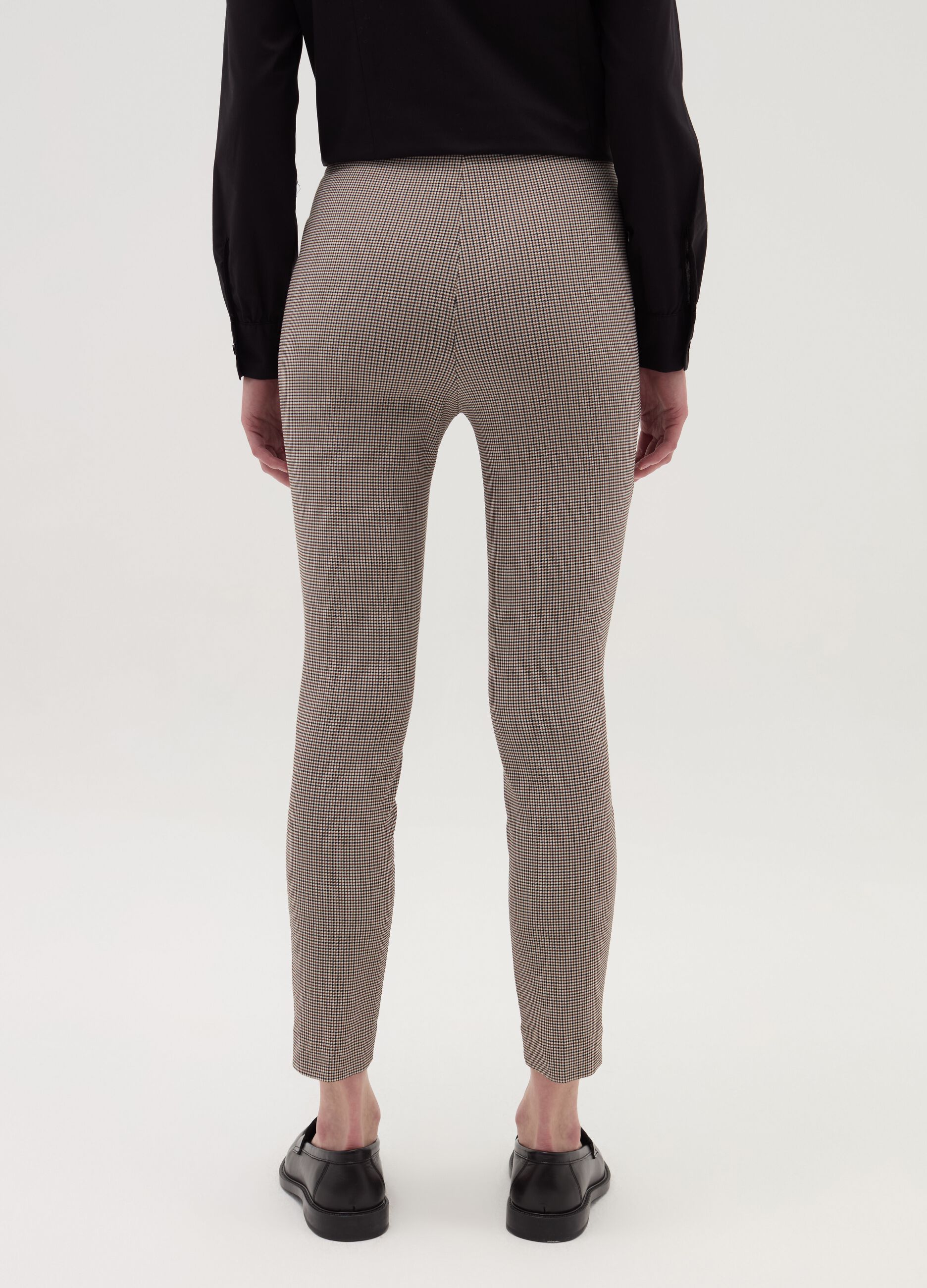 Leggings with raised stitching