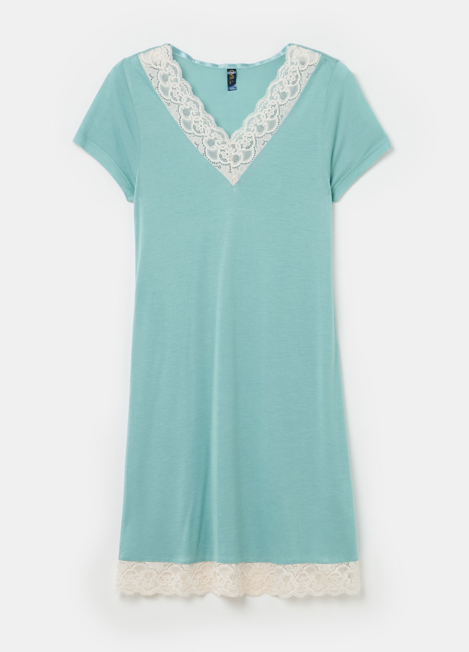 Nightdress with short lace sleeves