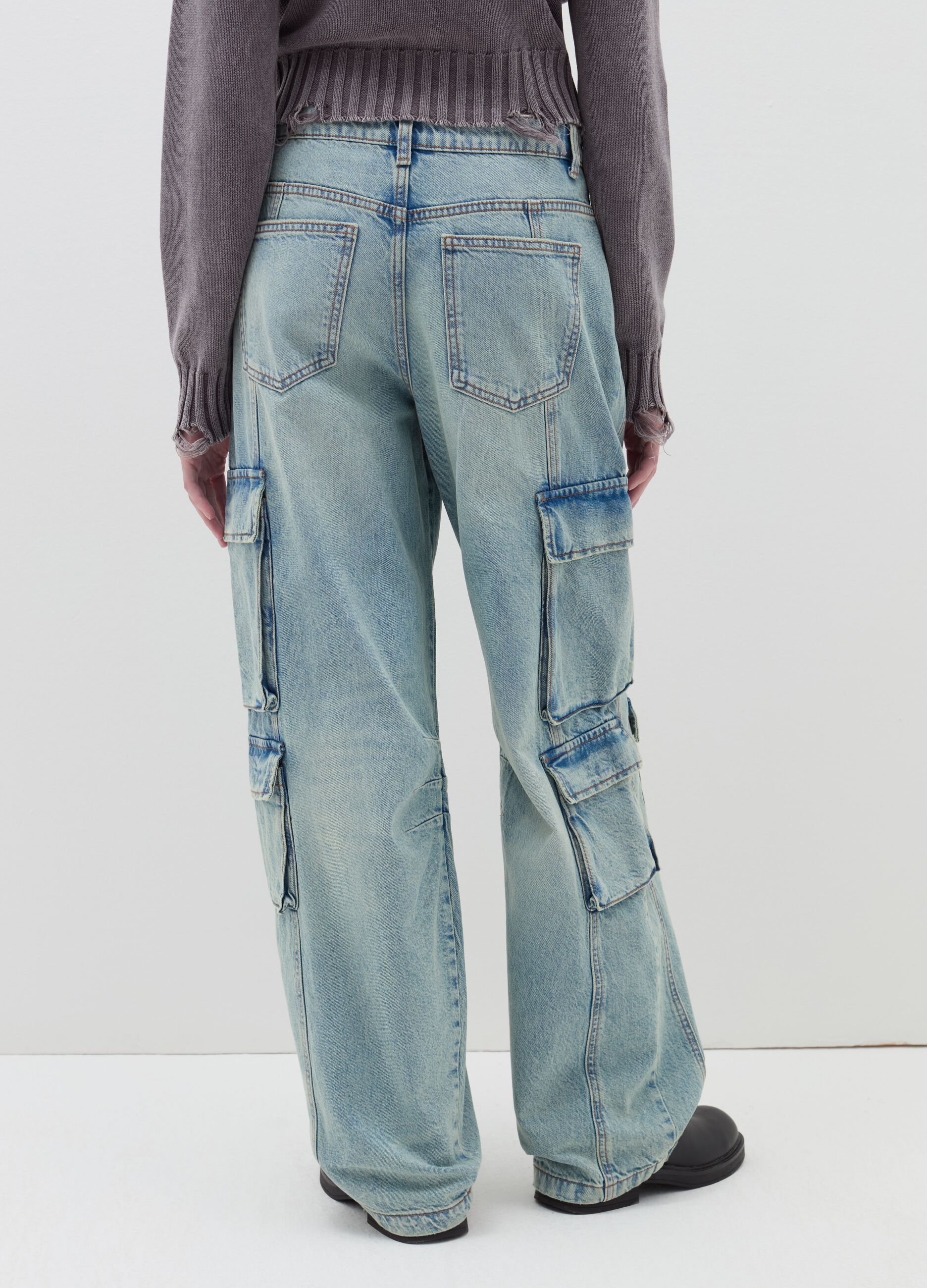 Wide-leg cargo jeans