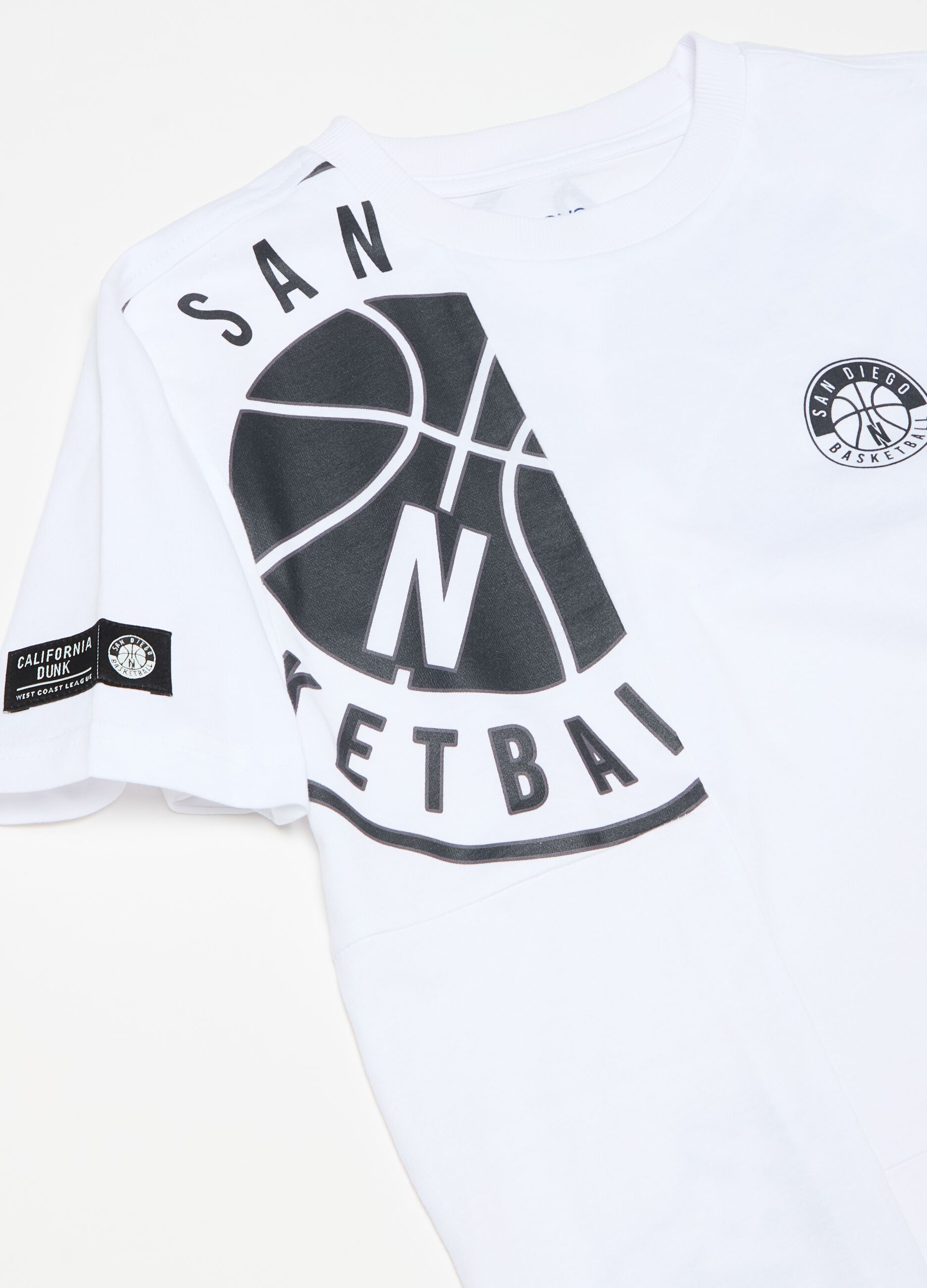 T-shirt con stampa basket