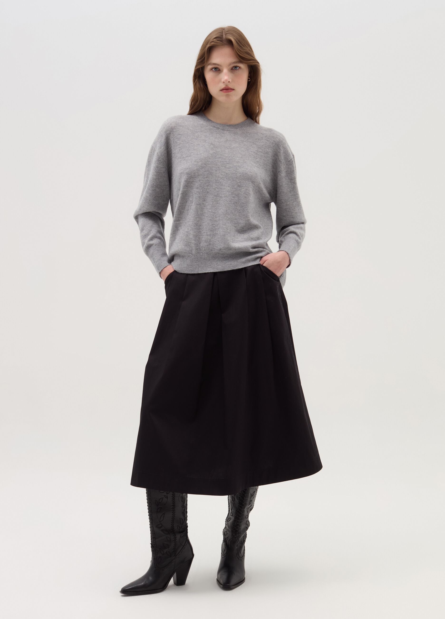 Wool pullover with round neck