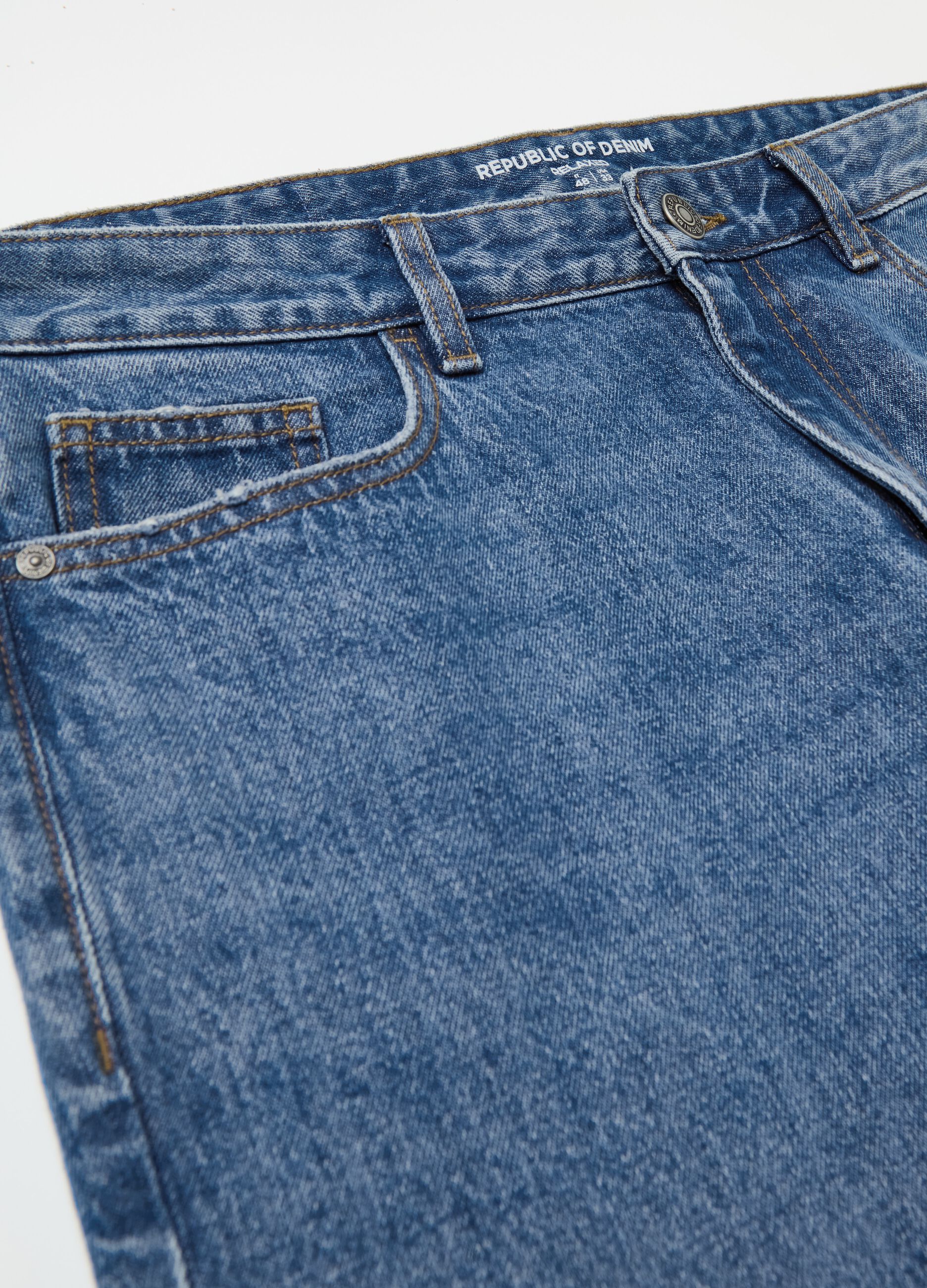 Relaxed-fit jeans with five pockets