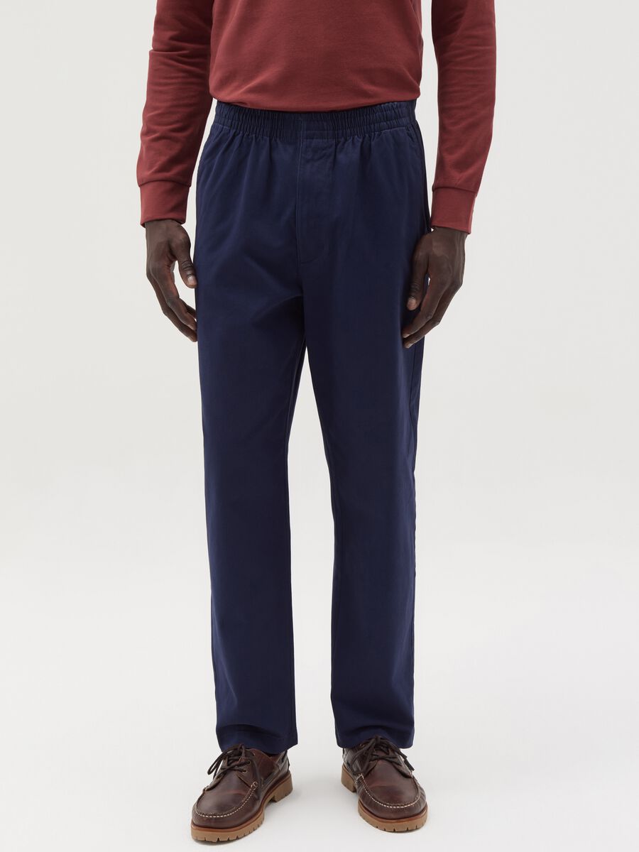 Chino trousers in stretch Oxford cotton_1