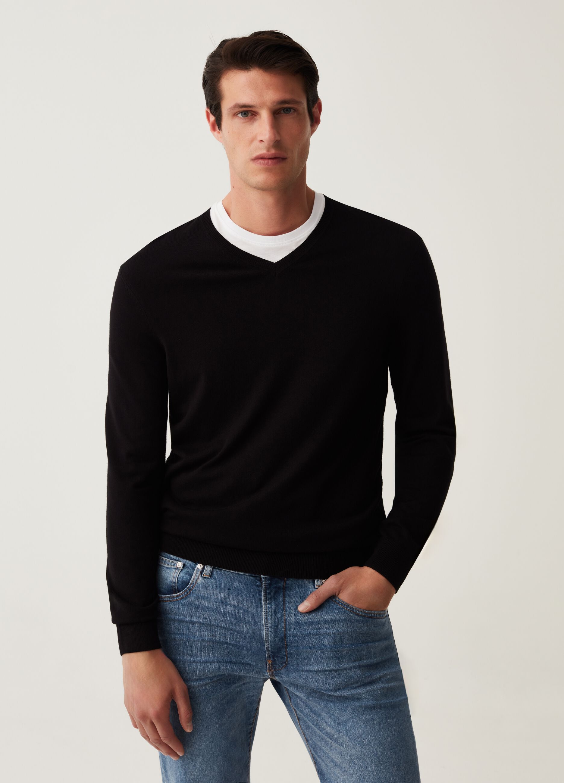 V-neck pullover