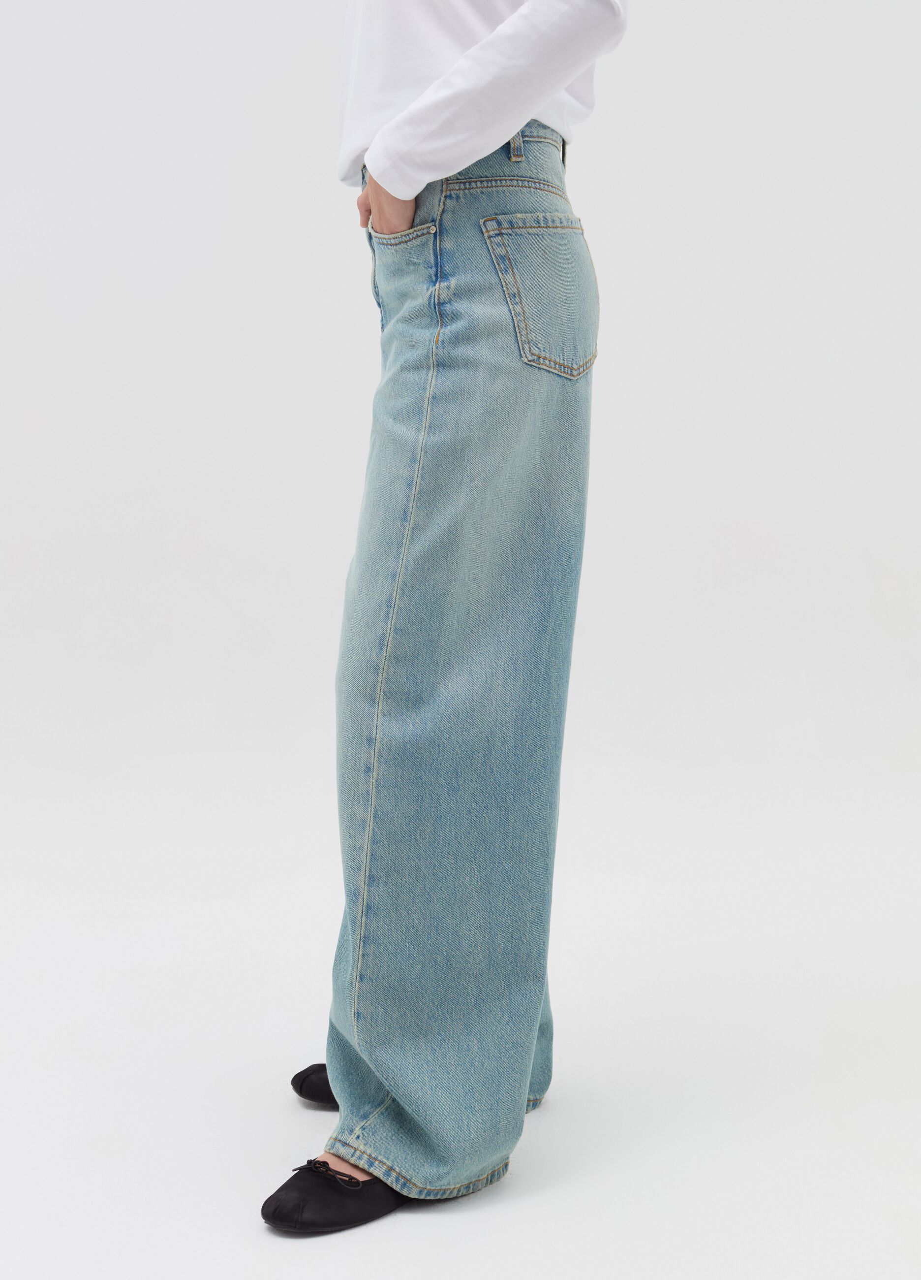 Wide-leg jeans with five pockets