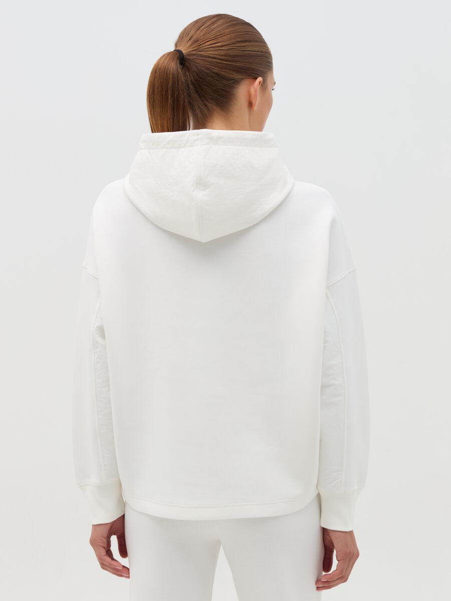 Hooded sweatshirt_3