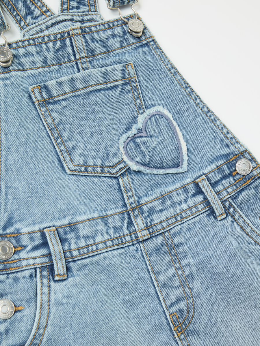 Pinafore in denim with heart embroidery_2