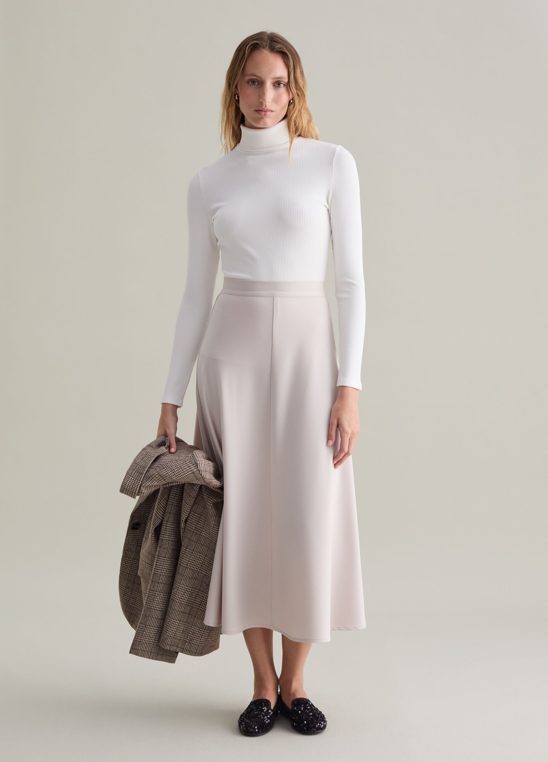 Contemporary flat-ribbed turtleneck pullover