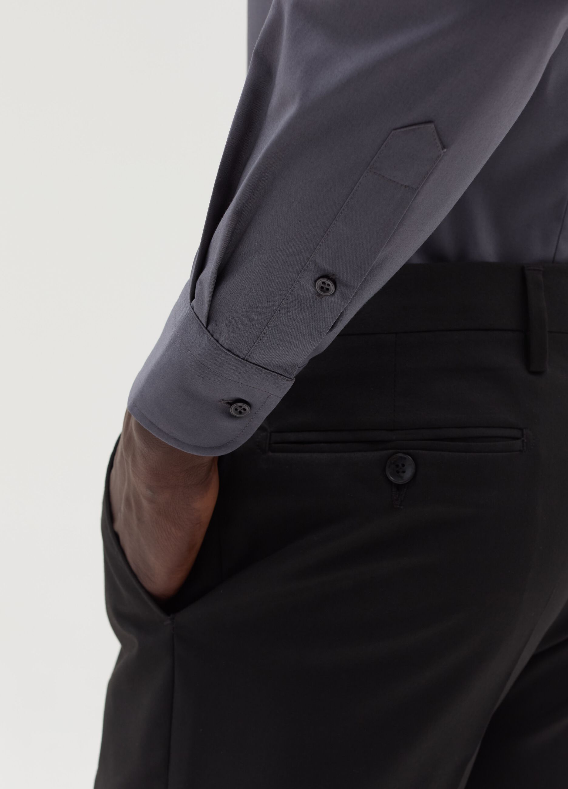 Slim-fit shirt with cut-away collar