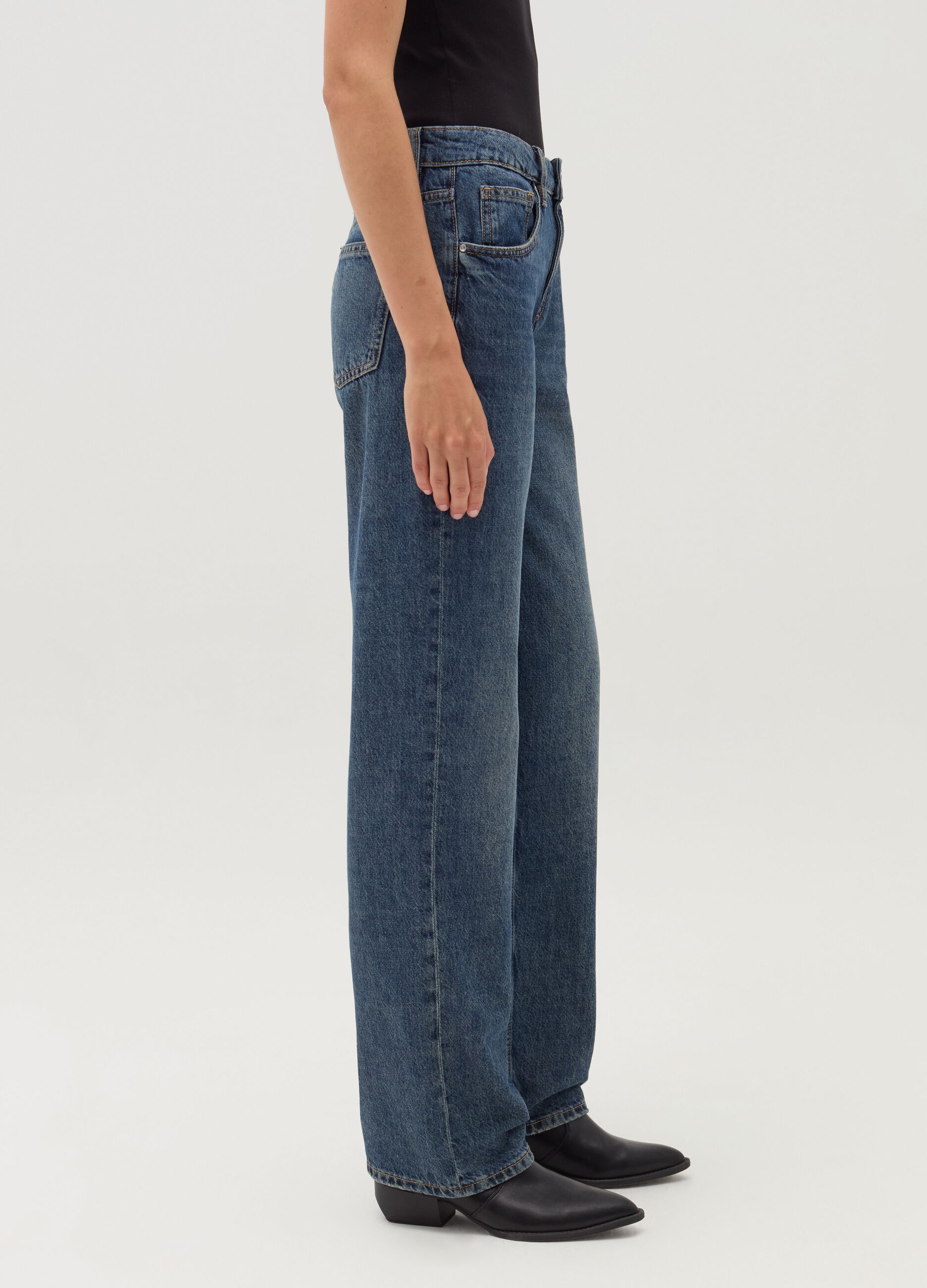 Straight-fit acid wash jeans with fading