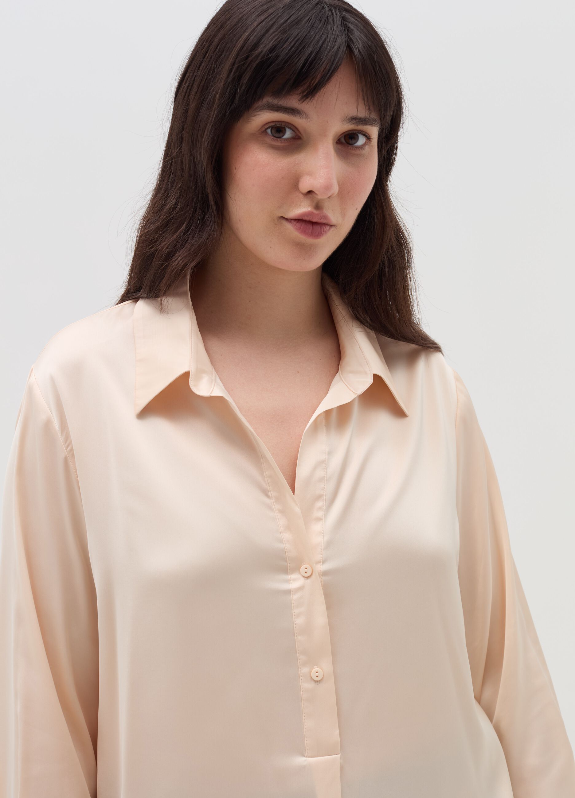 Curvy shirt in satin