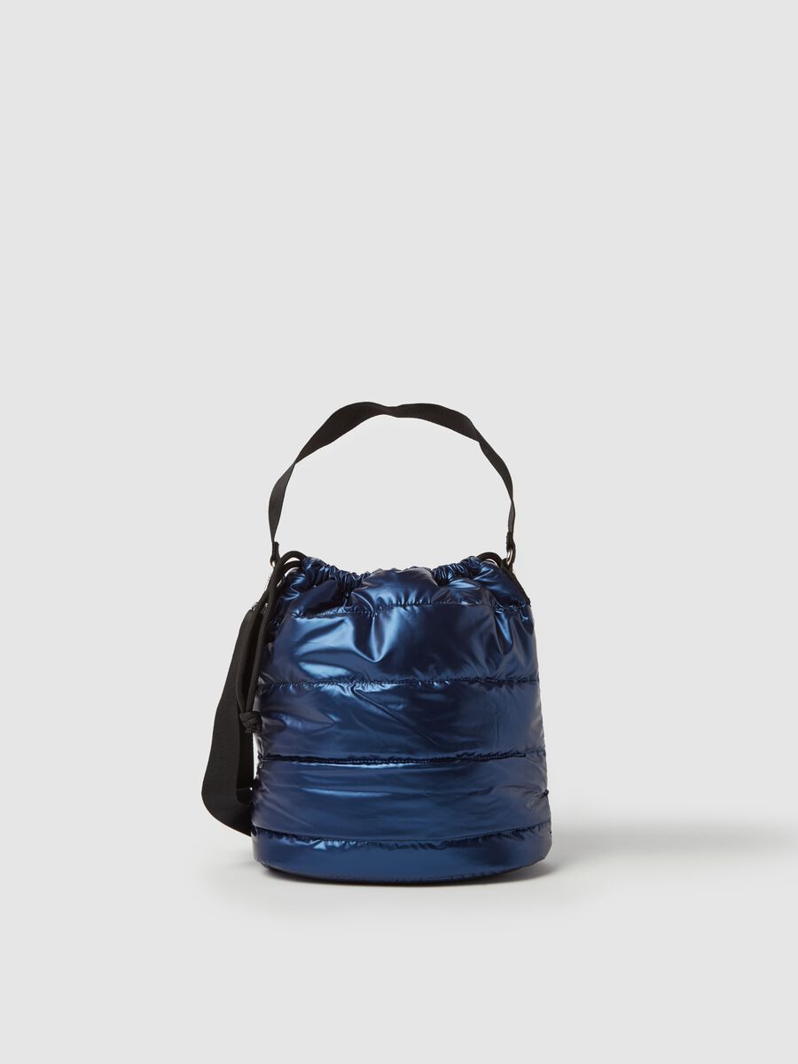 Metallic-effect quilted bucket bag_1