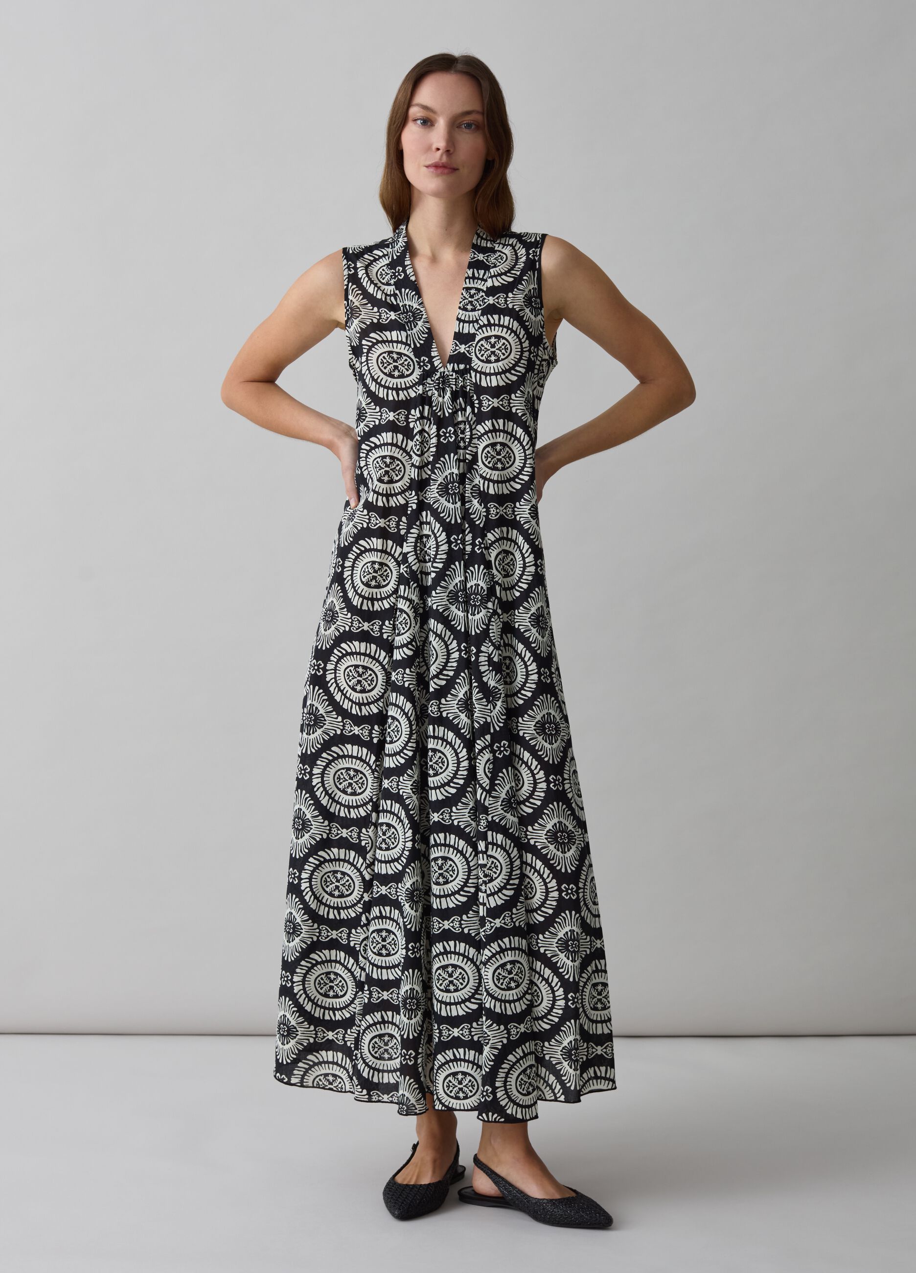 Midi dress with V neck and print