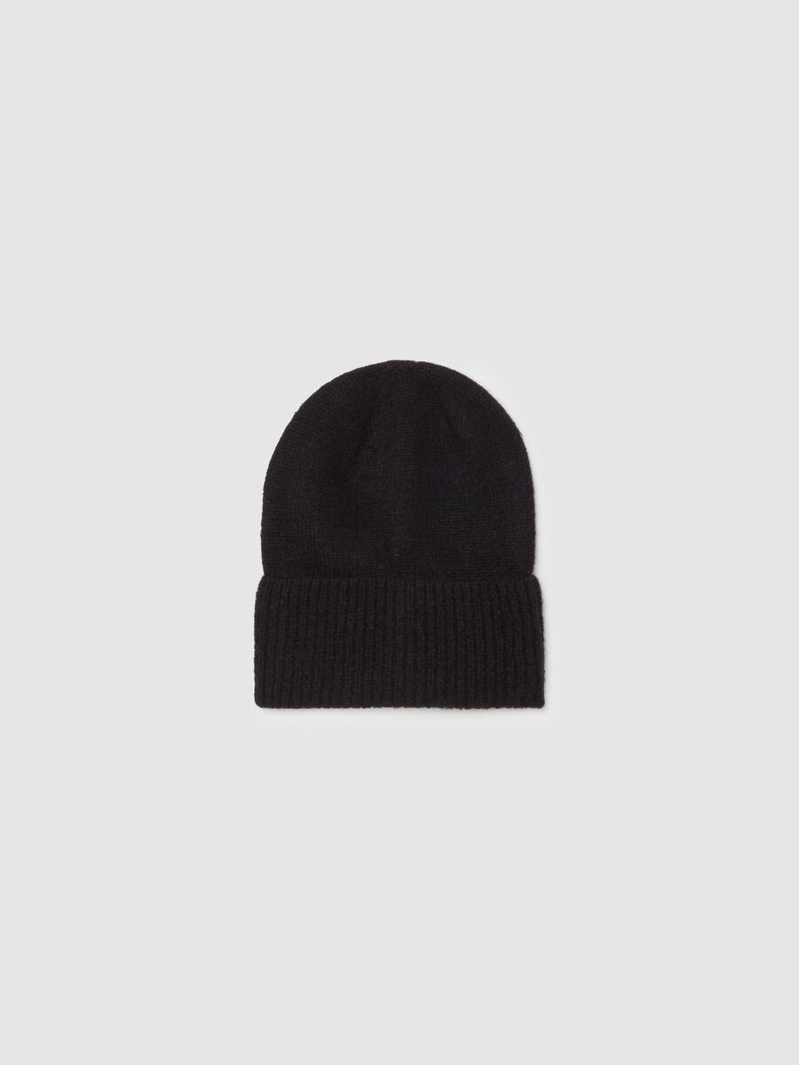 Knitted hat with ribbed fold_0