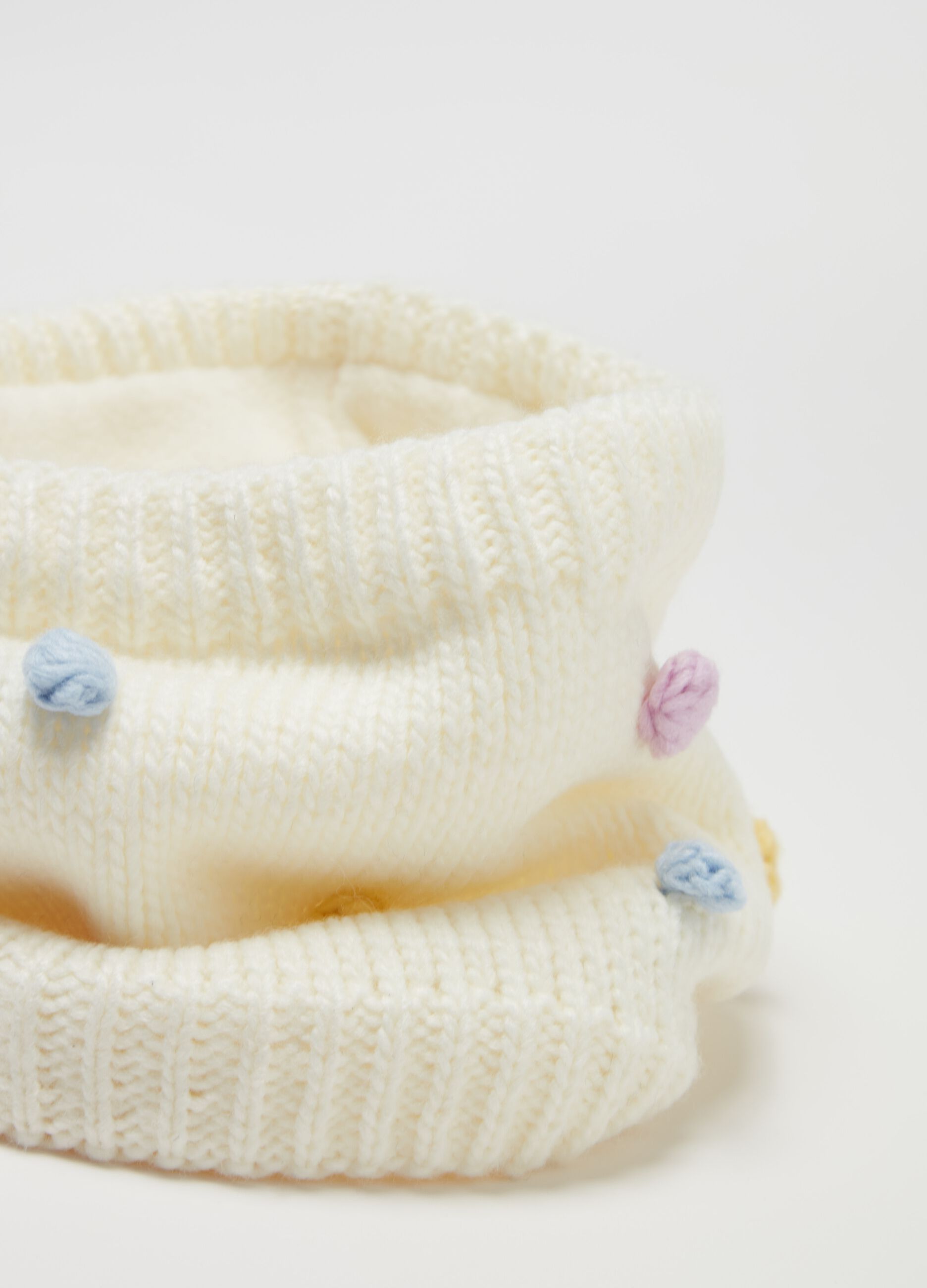 Knitted neck warmer with pompoms