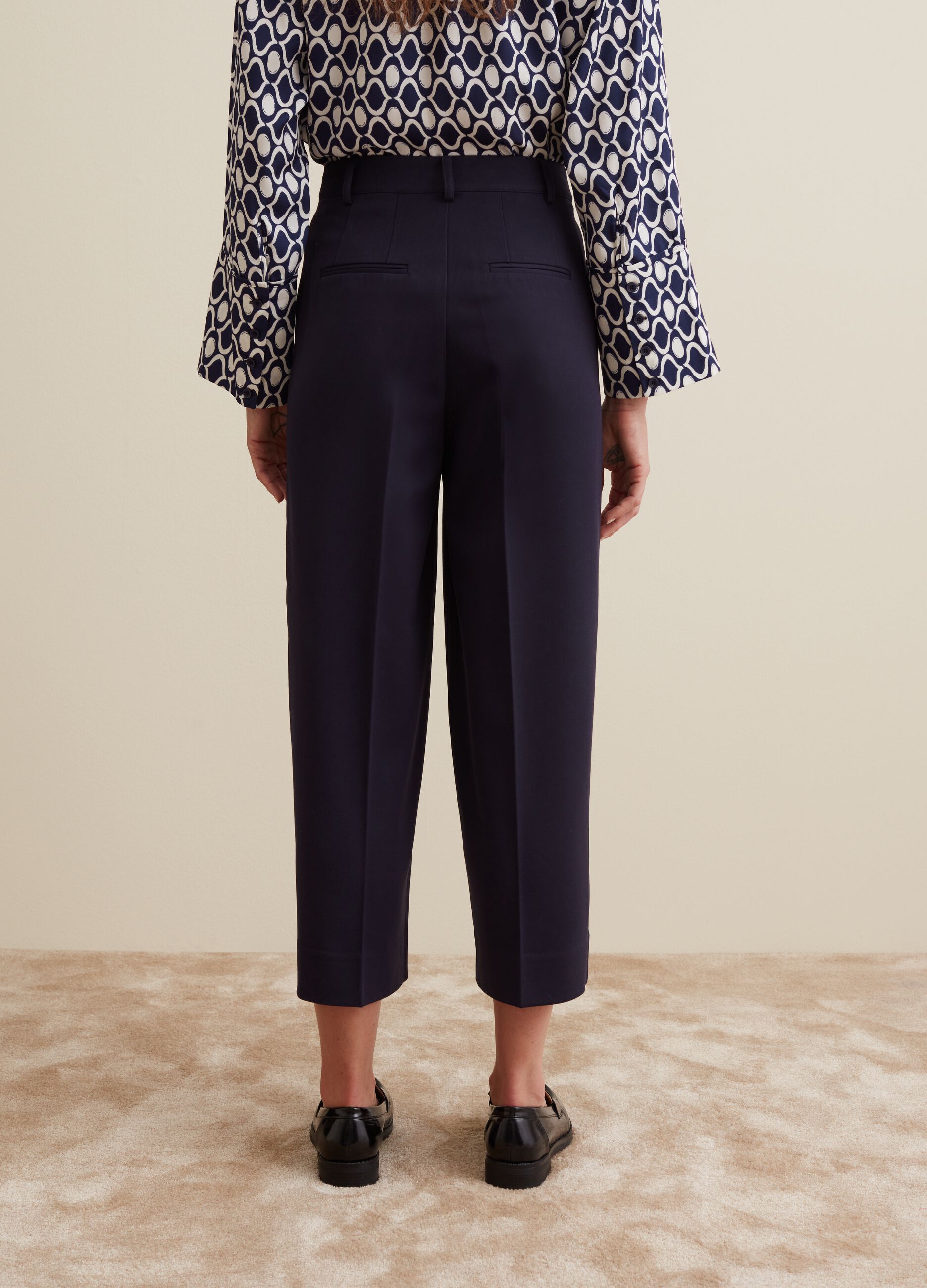 Wide-leg trousers with darts