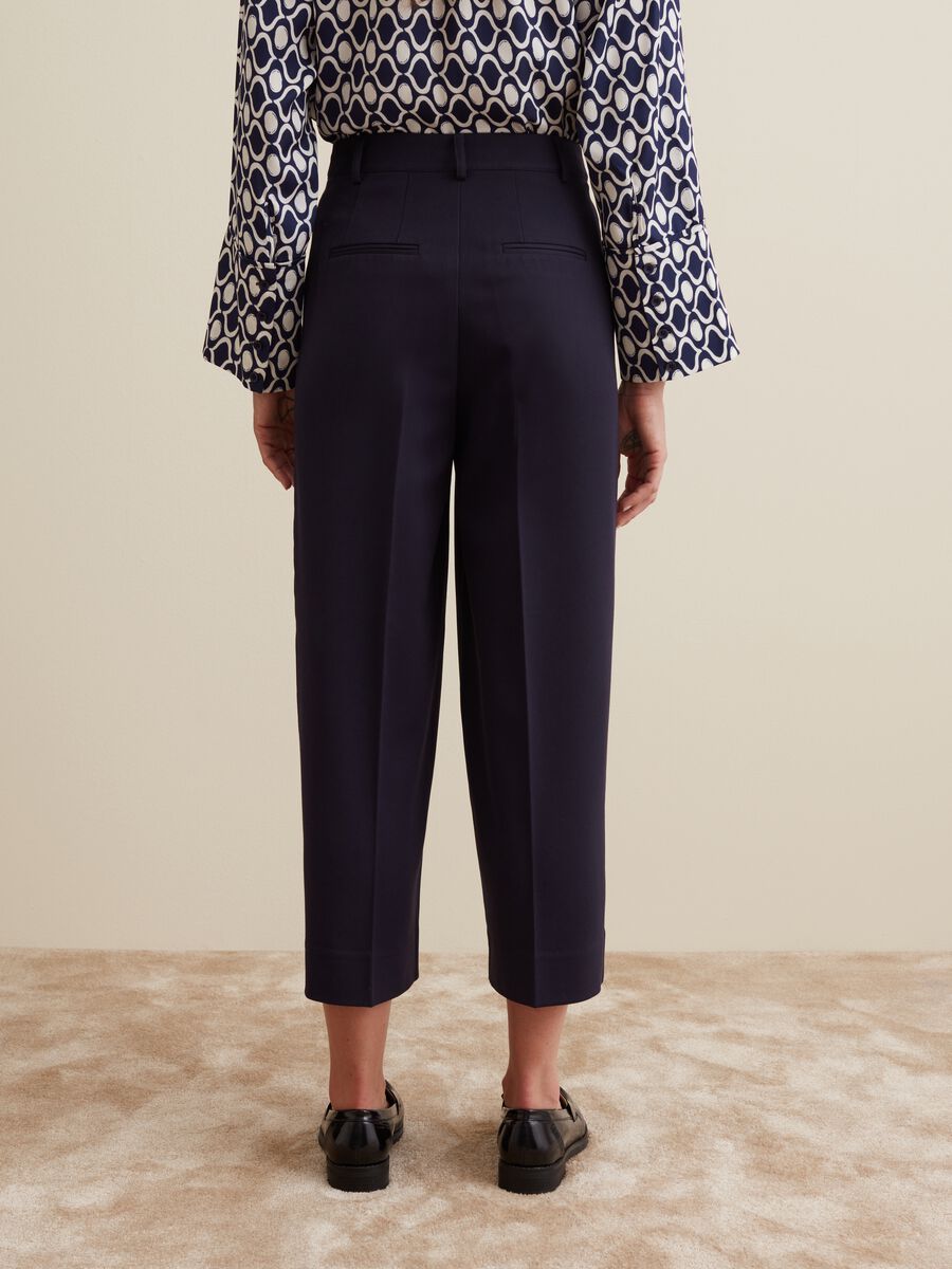 Wide-leg trousers with darts_2