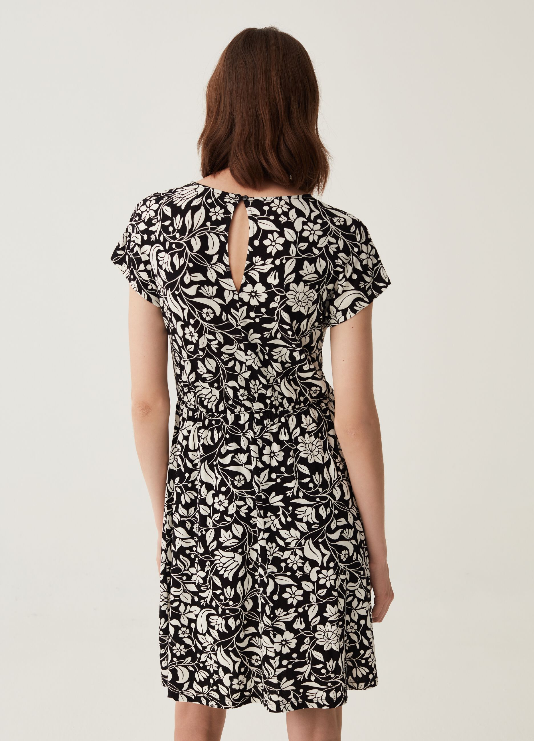 Short dress with floral pattern.