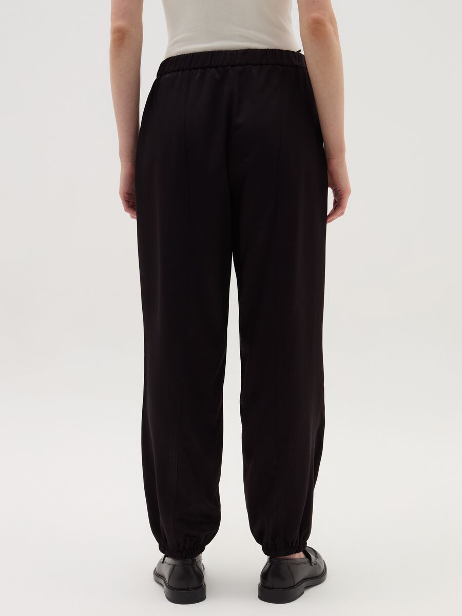 Pull-on trousers with raised stitching_2