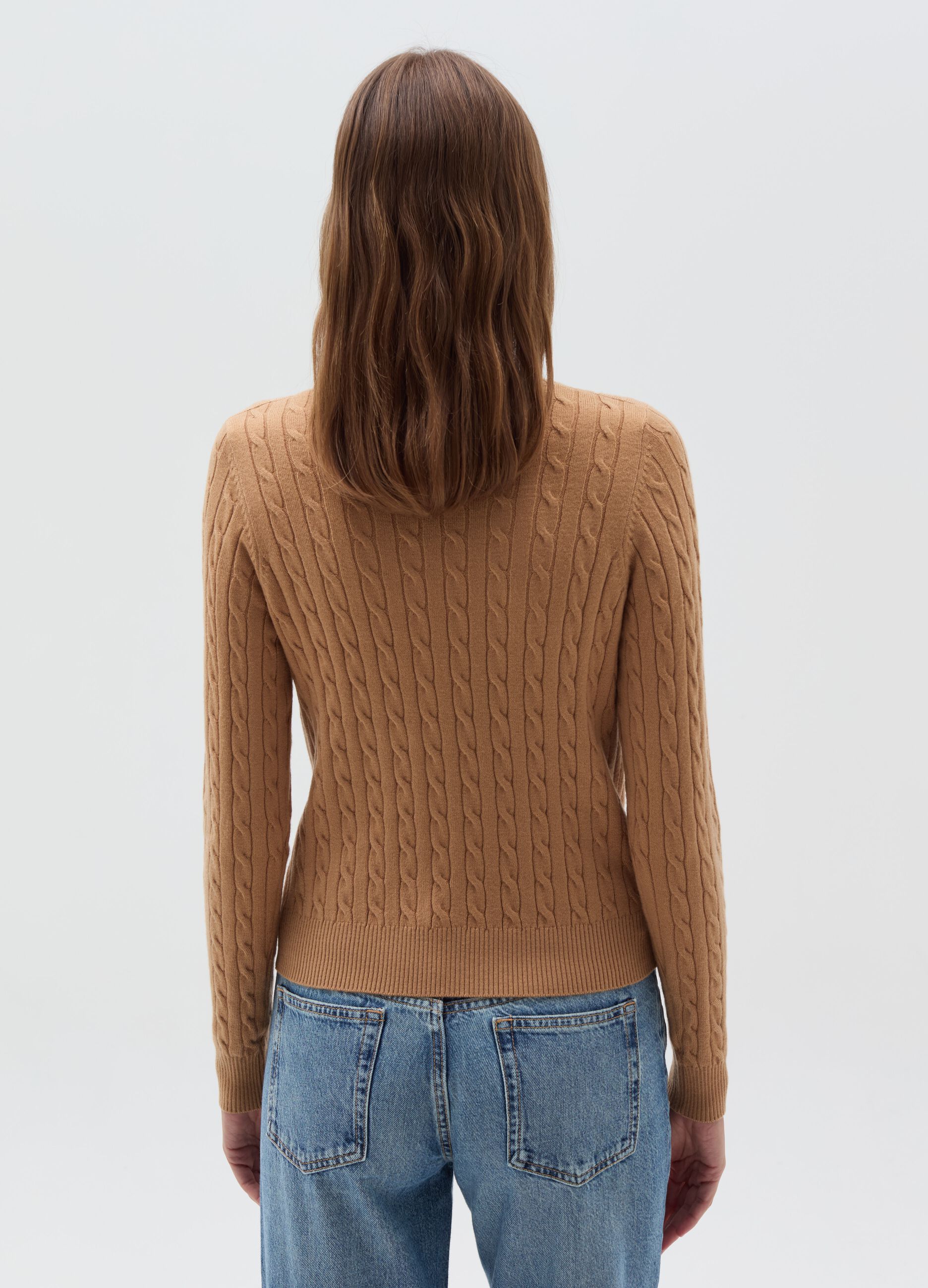 Ribbed pullover with cable-knit design