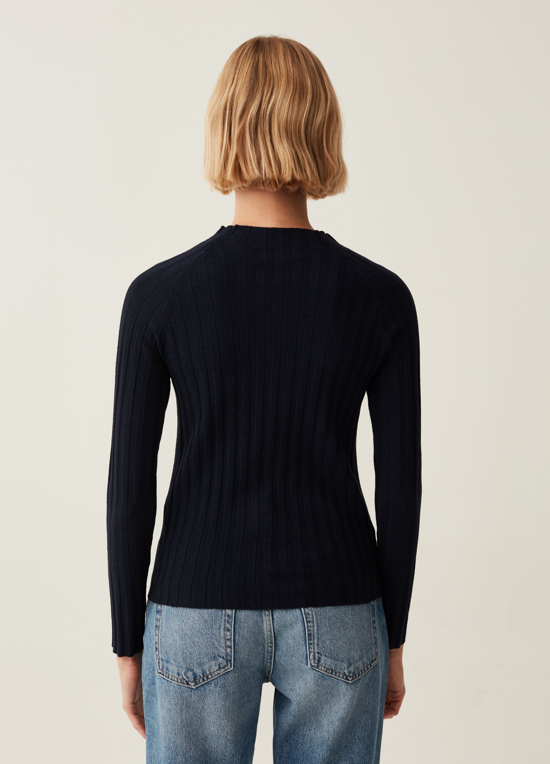 Flat-ribbed top with mock neck