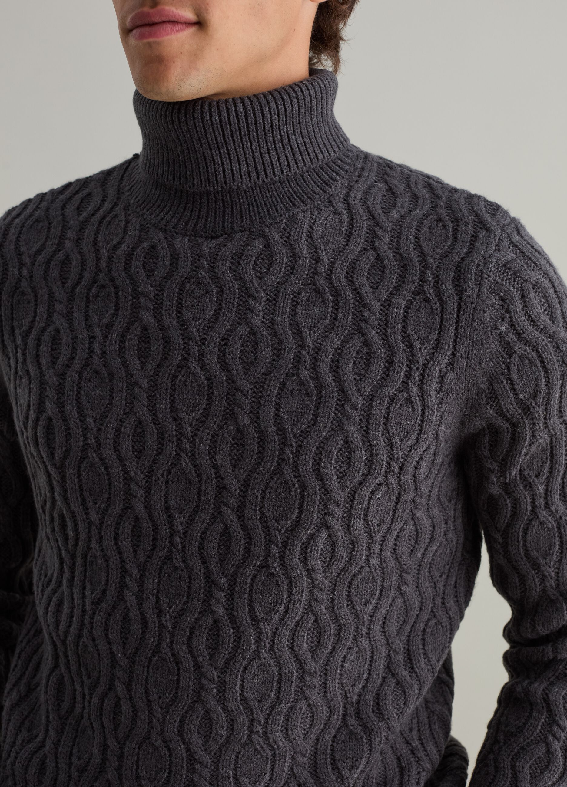 High-neck pullover with wavy design