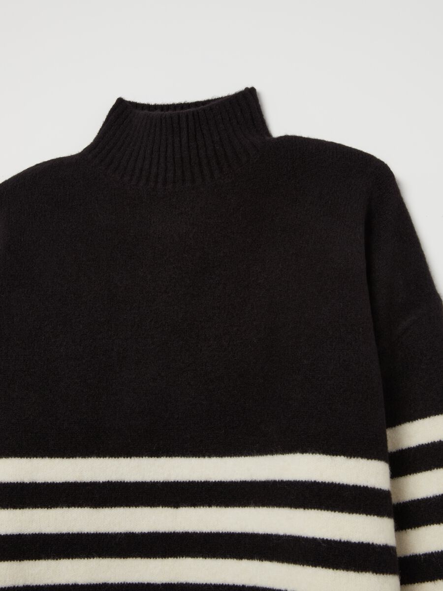 Striped high-neck pullover_5