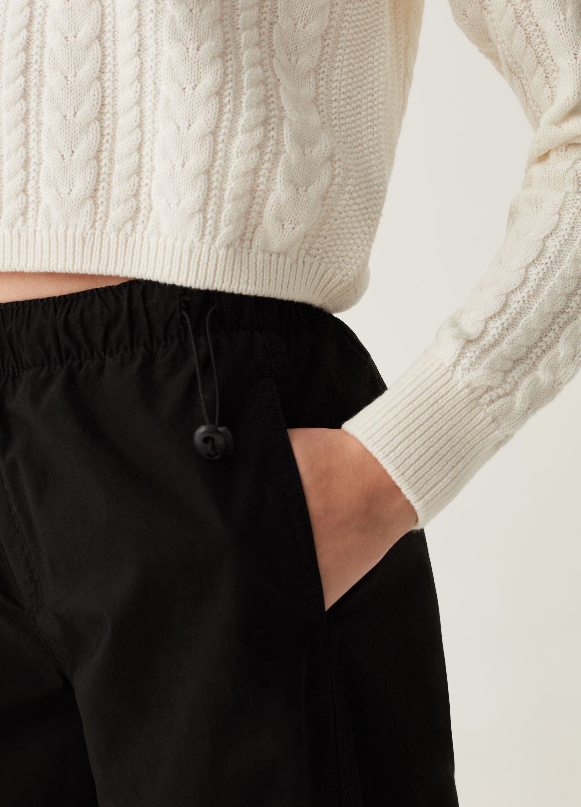 Cropped pullover with braided motif