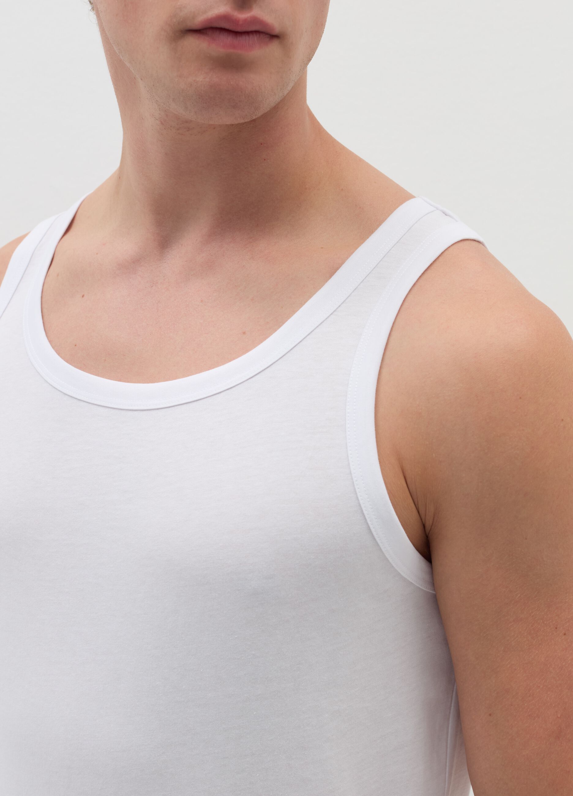 Organic cotton racerback vest with round neck