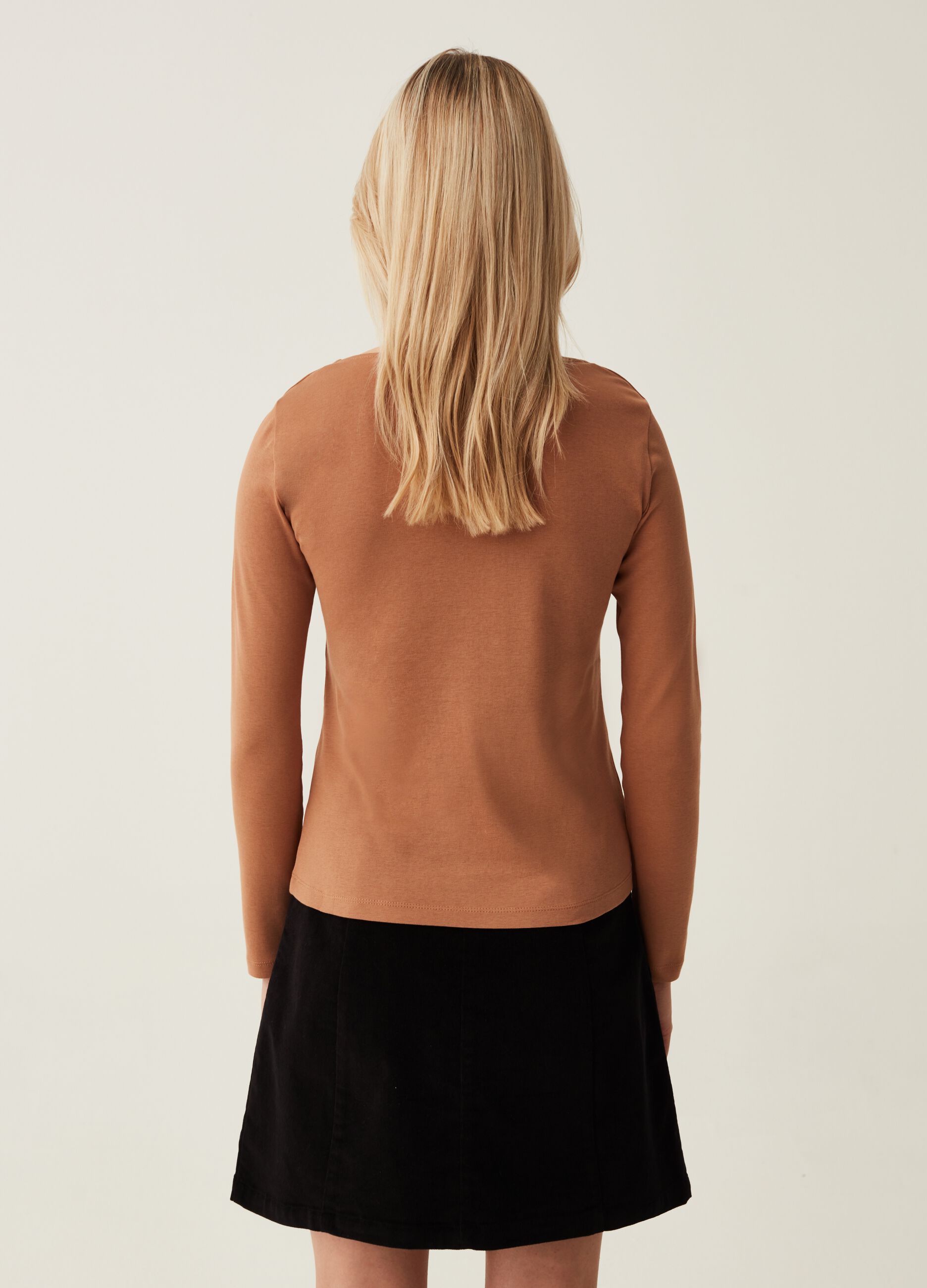 Long-sleeved T-shirt with sweetheart neck