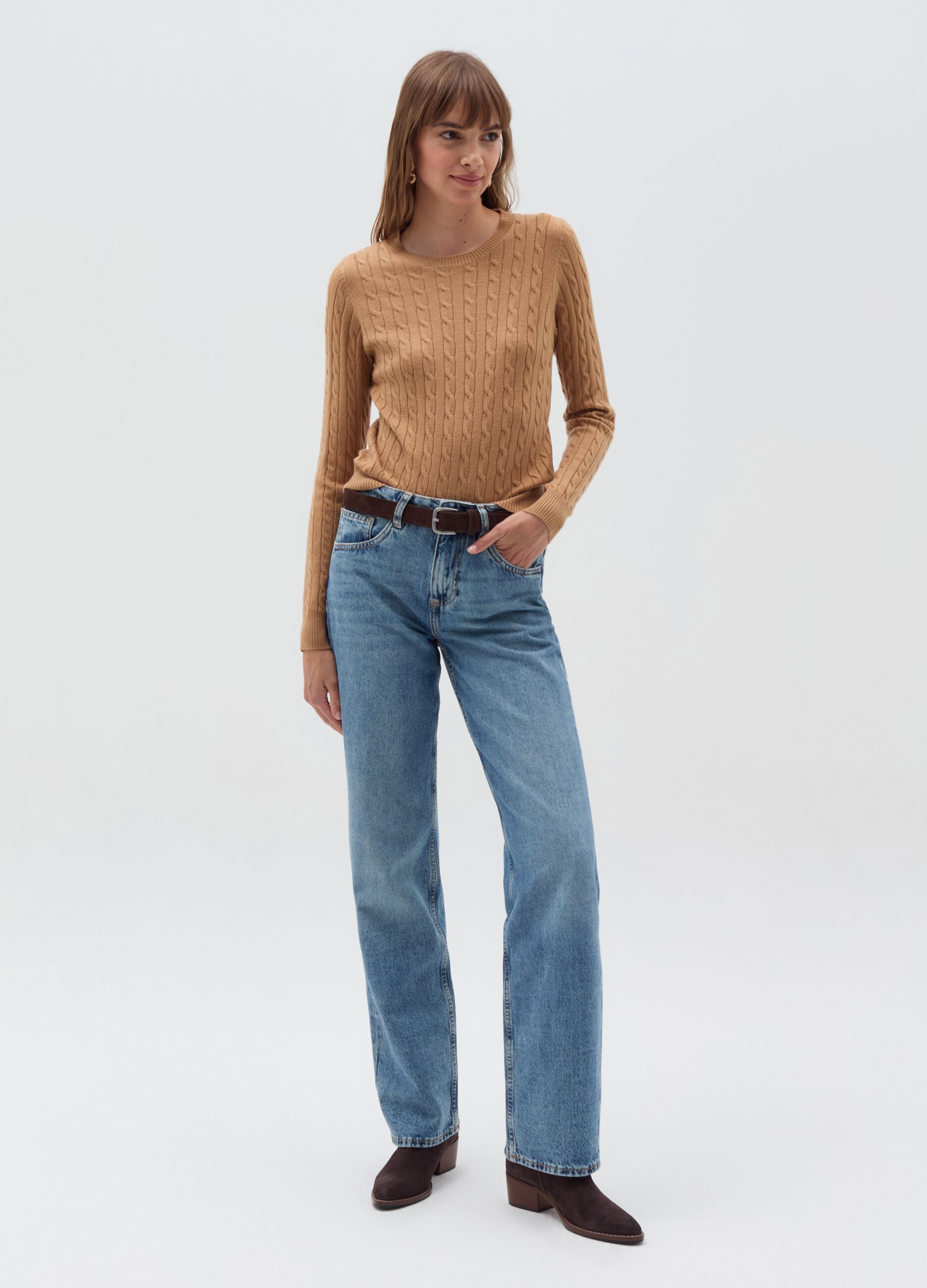 Ribbed pullover with cable-knit design