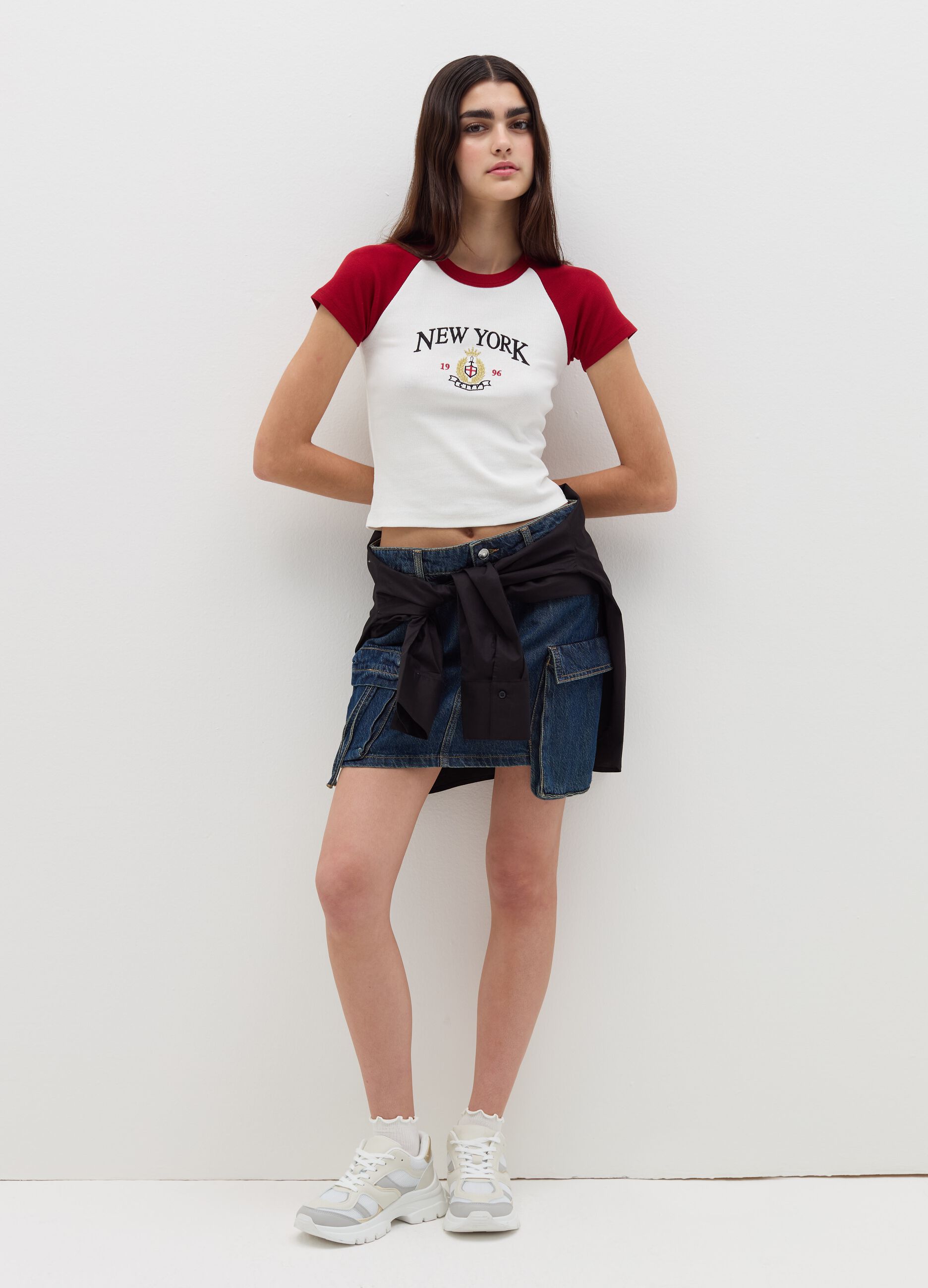 Ribbed T-shirt with embroidery