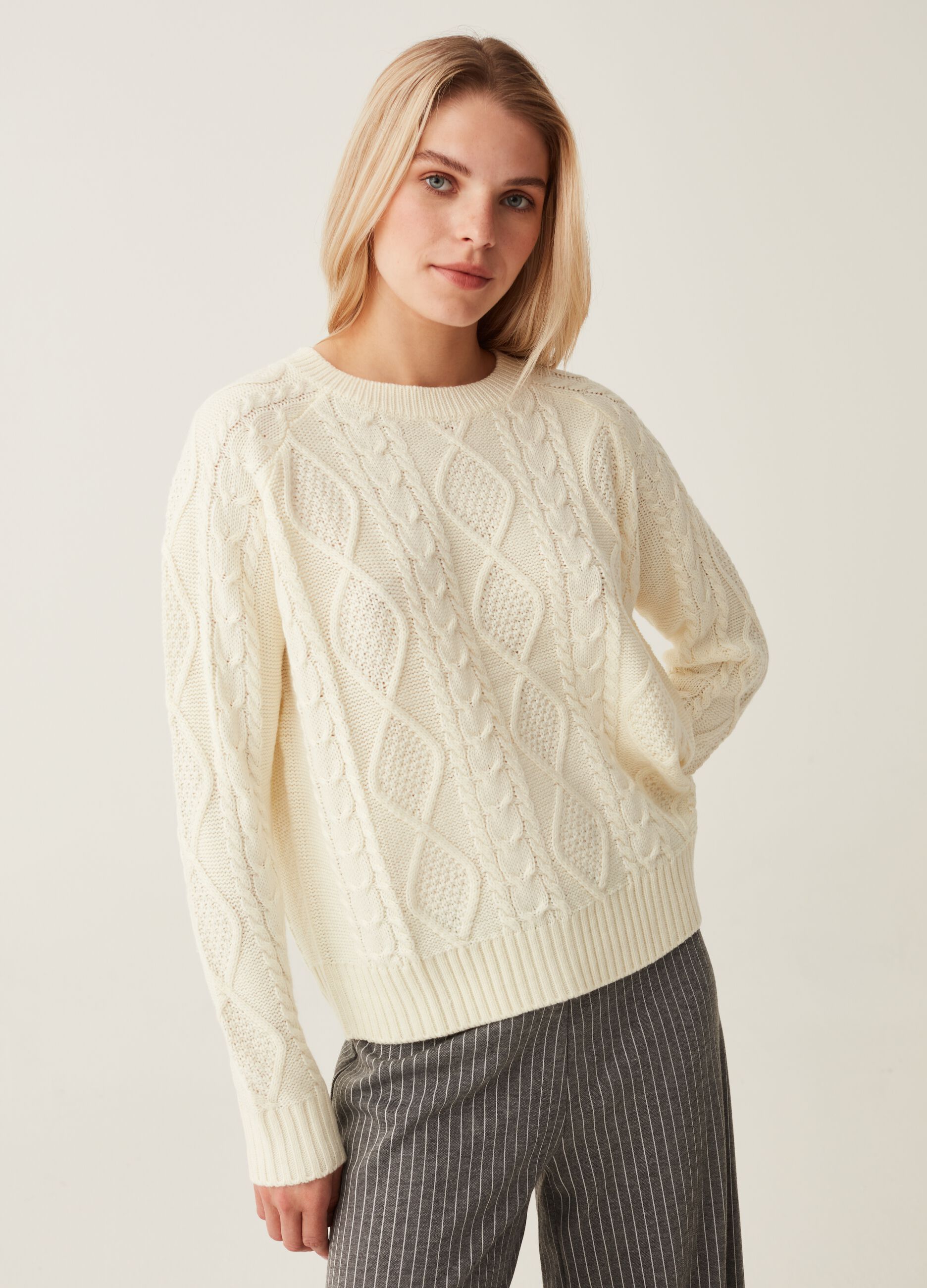 Pullover with cable-knit design